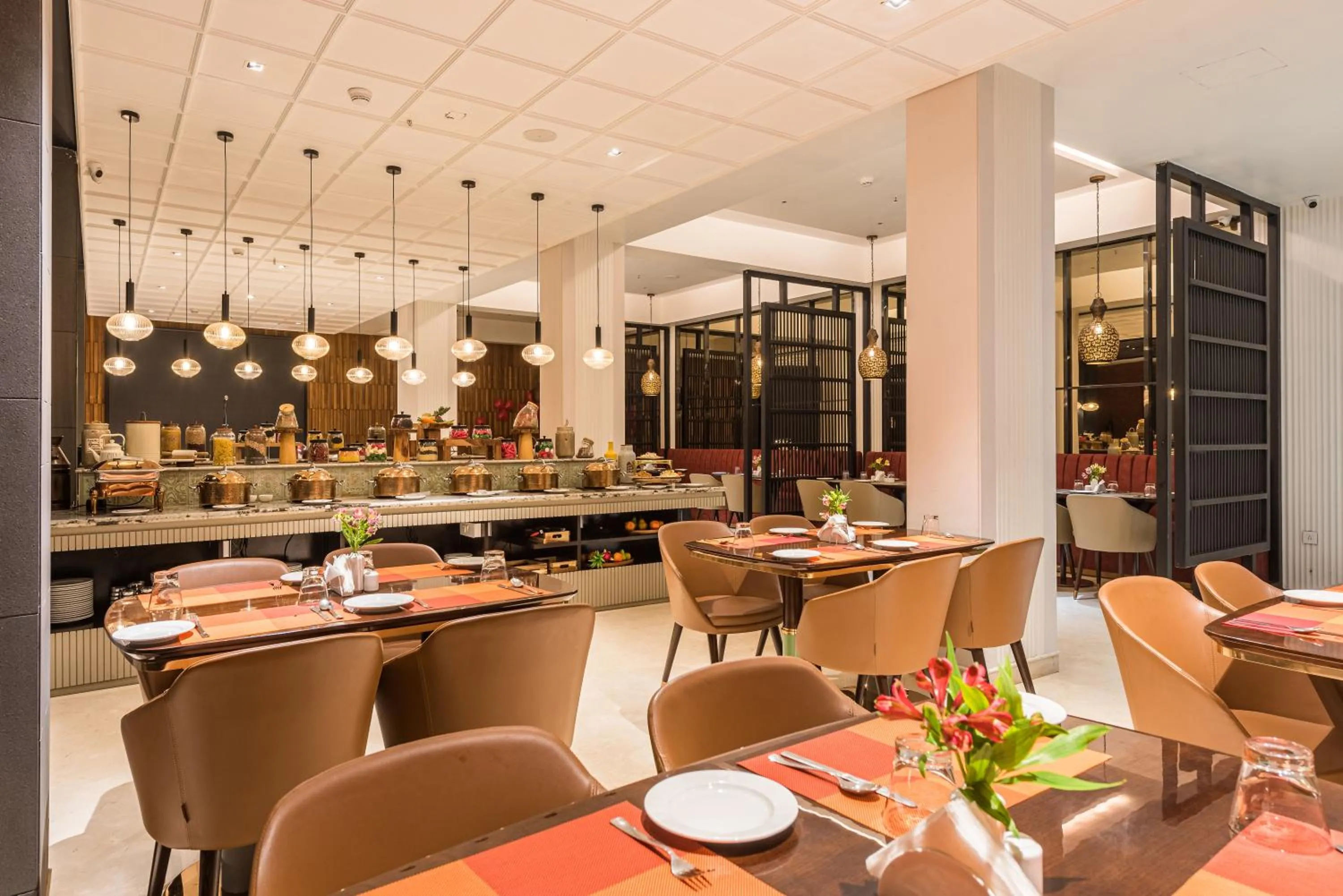 Restaurant/places to eat in Udaan Himalayan Suites and Spa