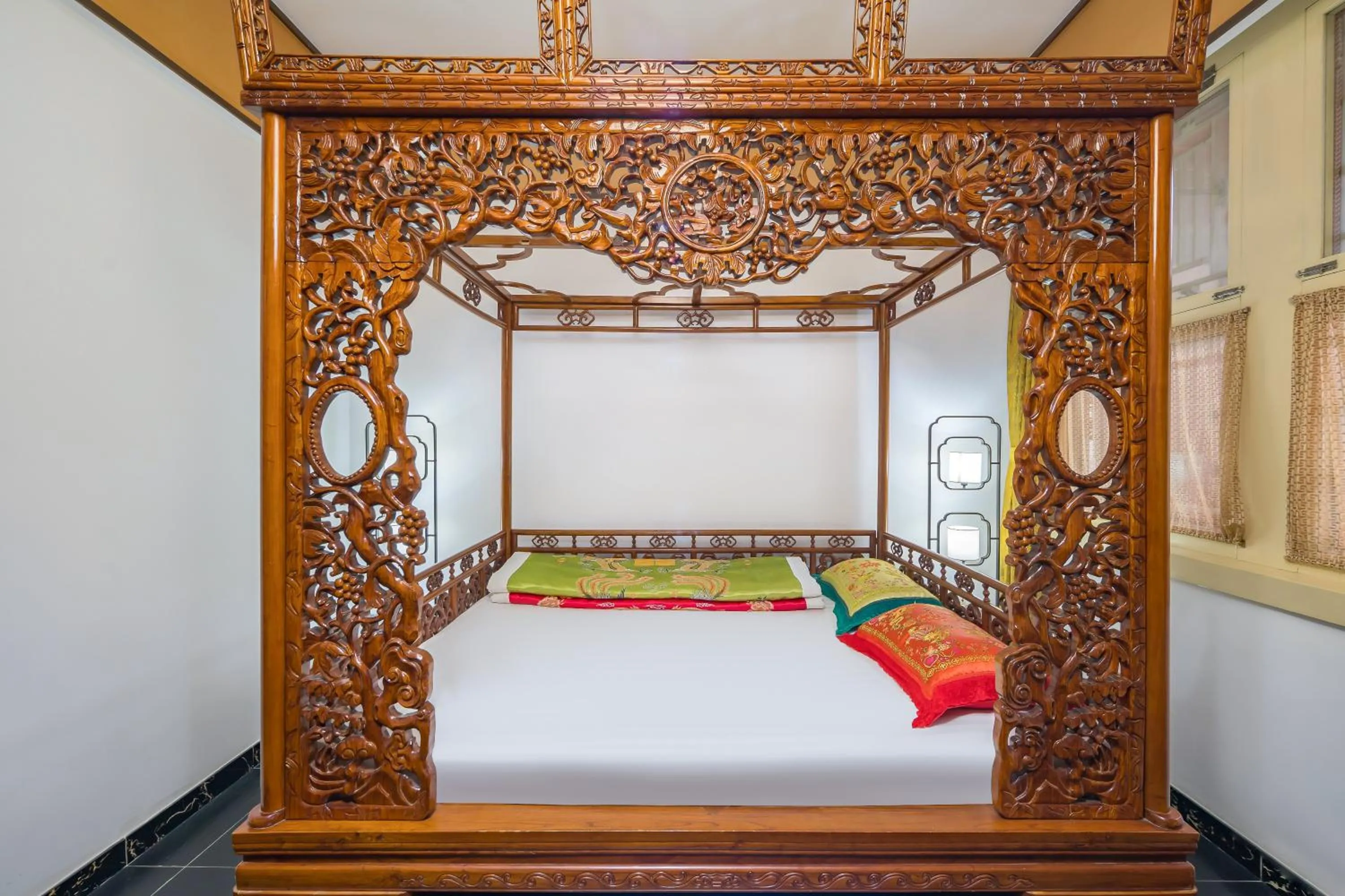 Bed in Beijing Jingyuan Courtyard Hotel