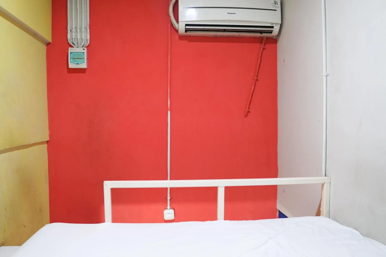 Bed in Cosmo Tanjung Duren Mitra RedDoorz