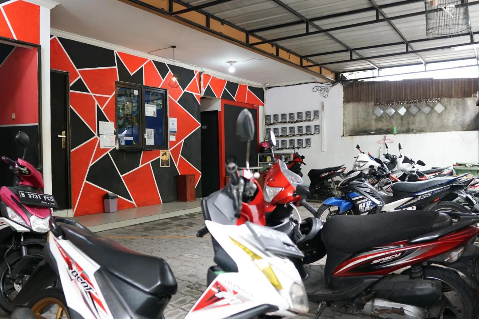 Parking in Cosmo Tanjung Duren Mitra RedDoorz
