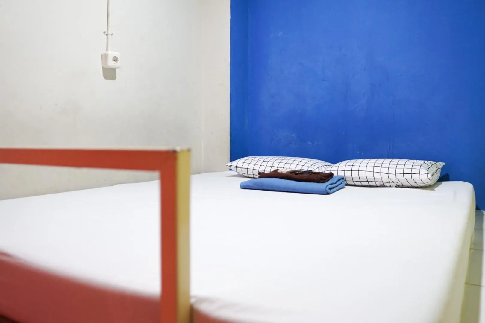 Bedroom, Bed in Cosmo Tanjung Duren Mitra RedDoorz