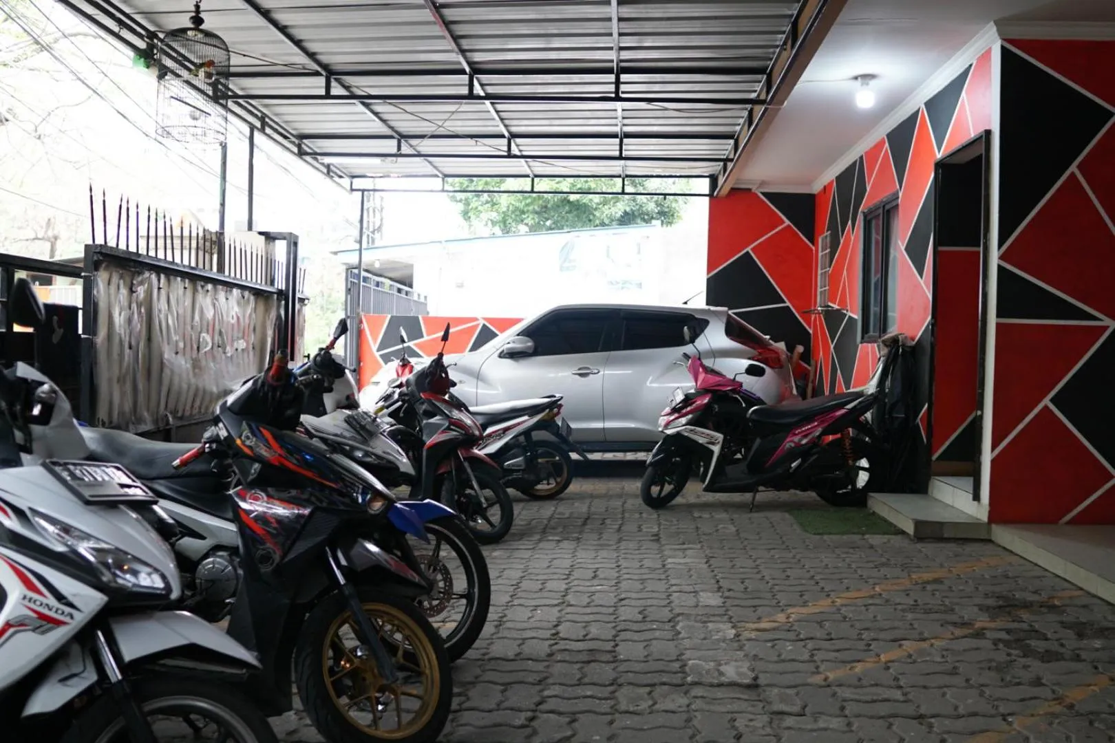Parking in Cosmo Tanjung Duren Mitra RedDoorz