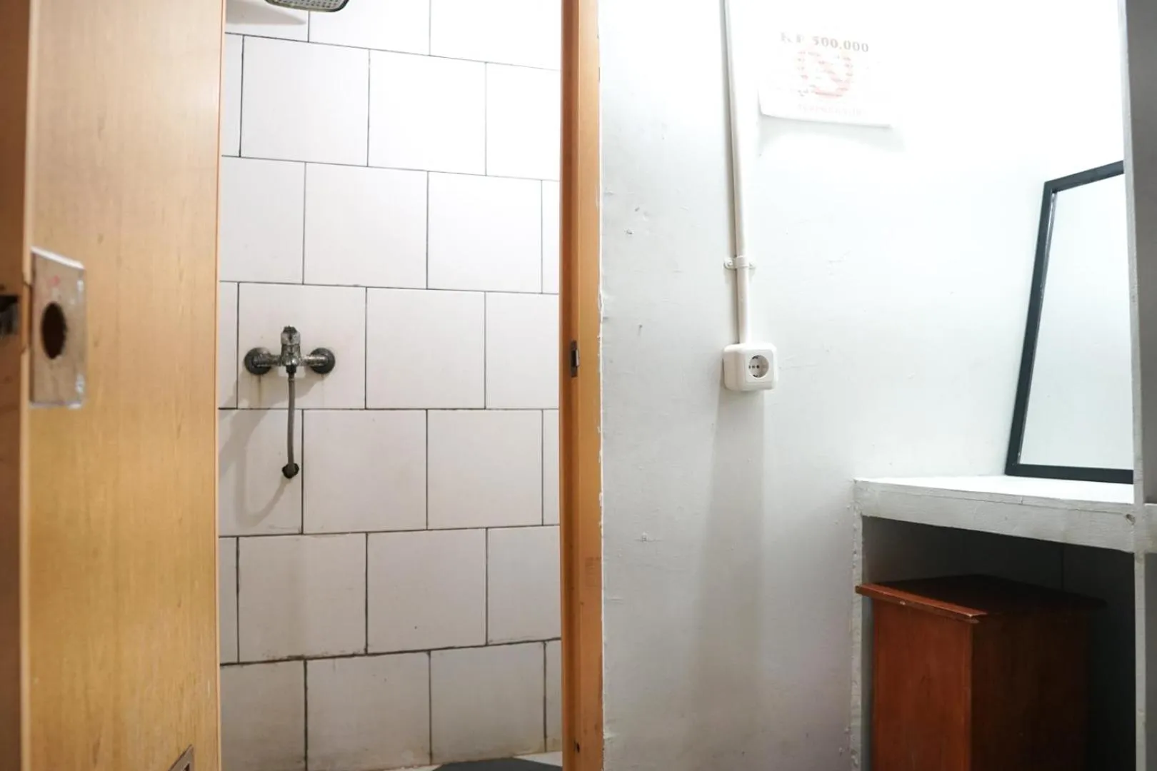 Bathroom in Cosmo Tanjung Duren Mitra RedDoorz