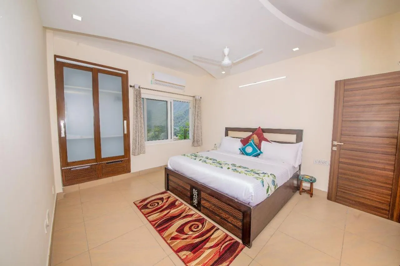 Bed in Golden Healing Journeys Homestay