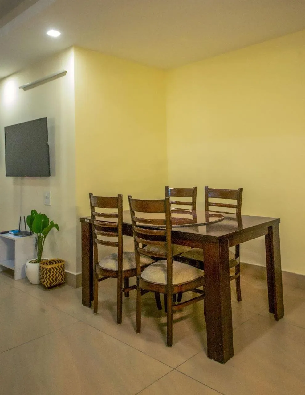 TV and multimedia in Golden Healing Journeys Homestay