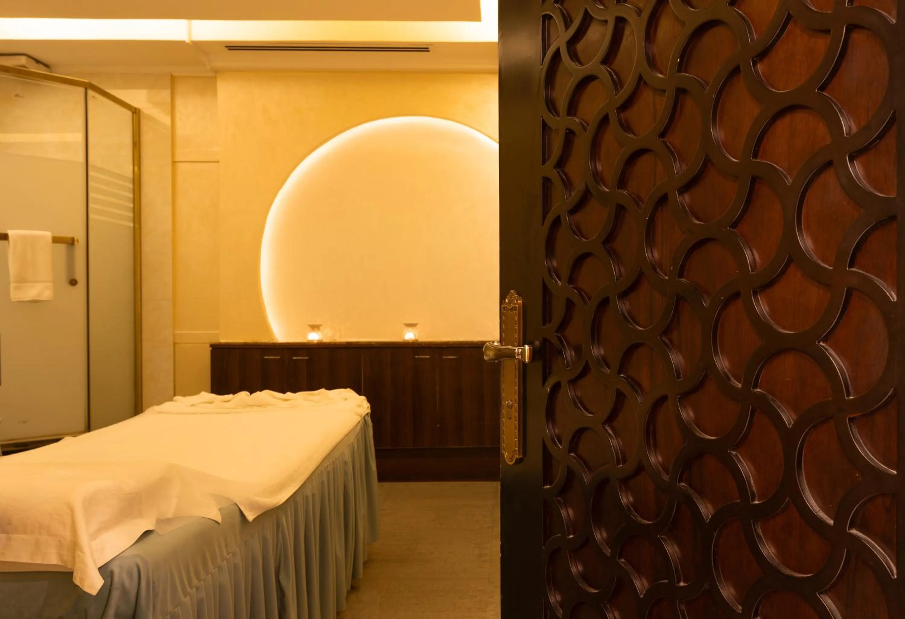 Spa and wellness centre/facilities, Bed in The Eclipse Boutique Suites