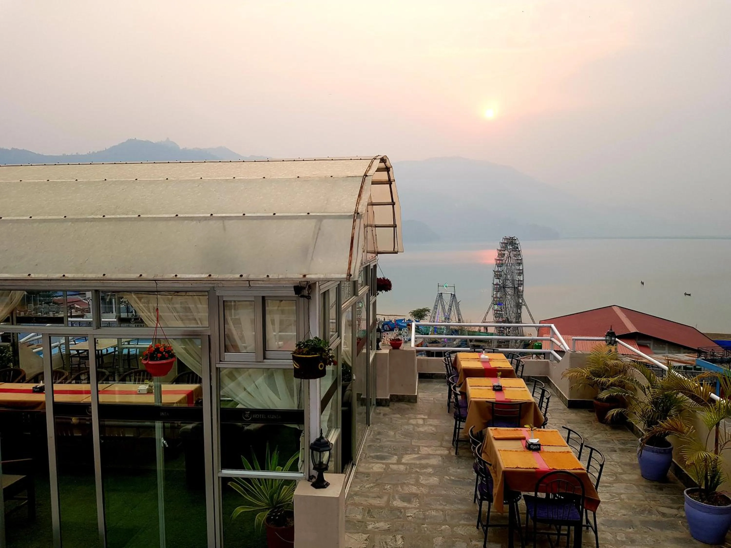 Restaurant/places to eat in Hotel Kunja