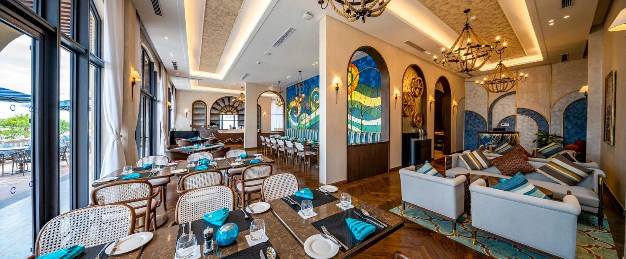 Lounge or bar in Centara Mirage Resort Mui Ne