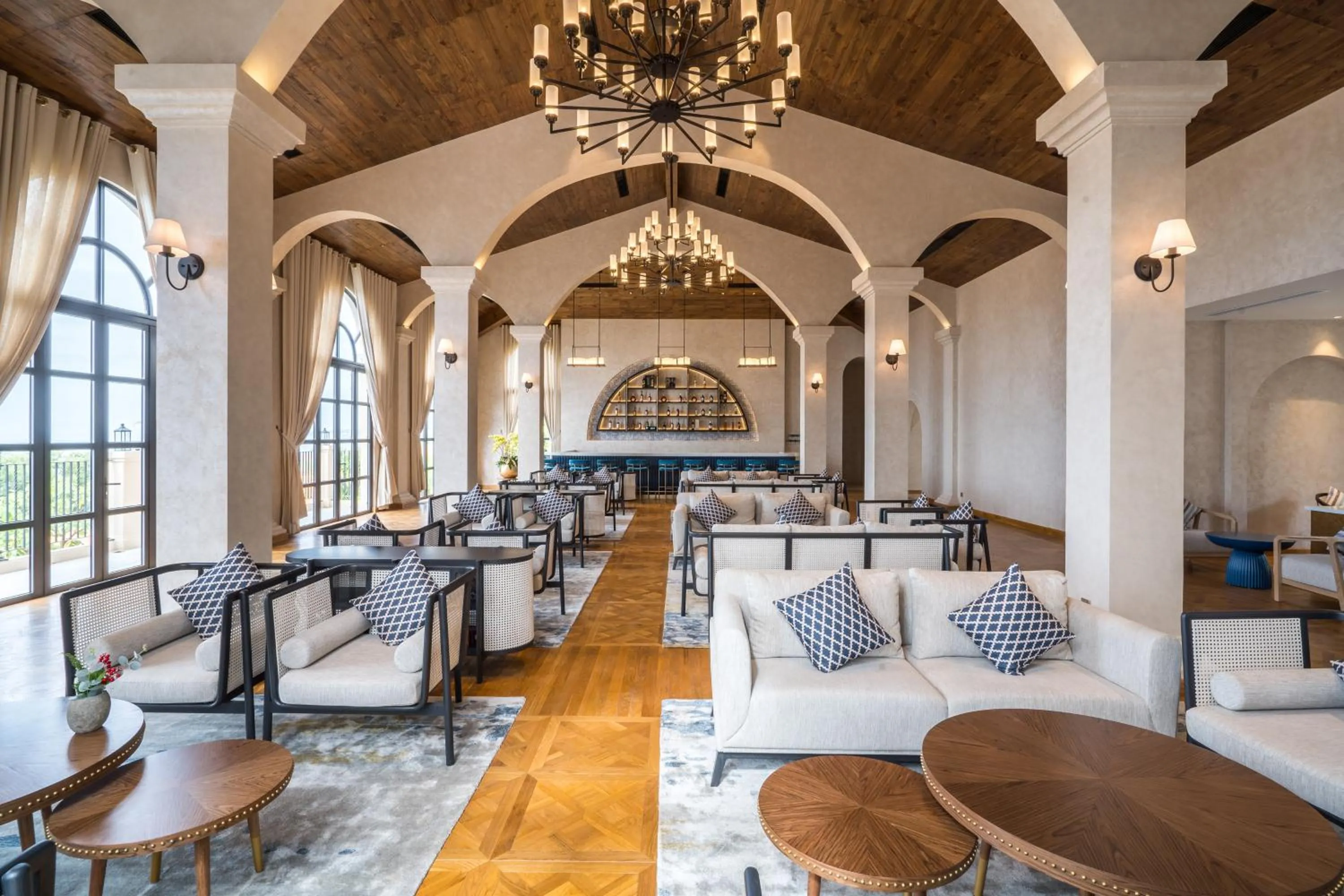 Lounge or bar in Centara Mirage Resort Mui Ne