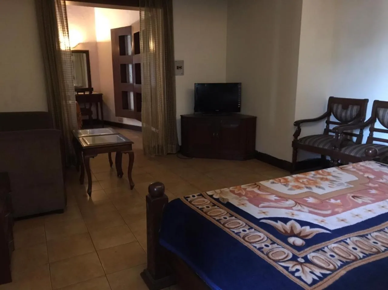 TV and multimedia, Bed in Hotel Metro Regency Meerut