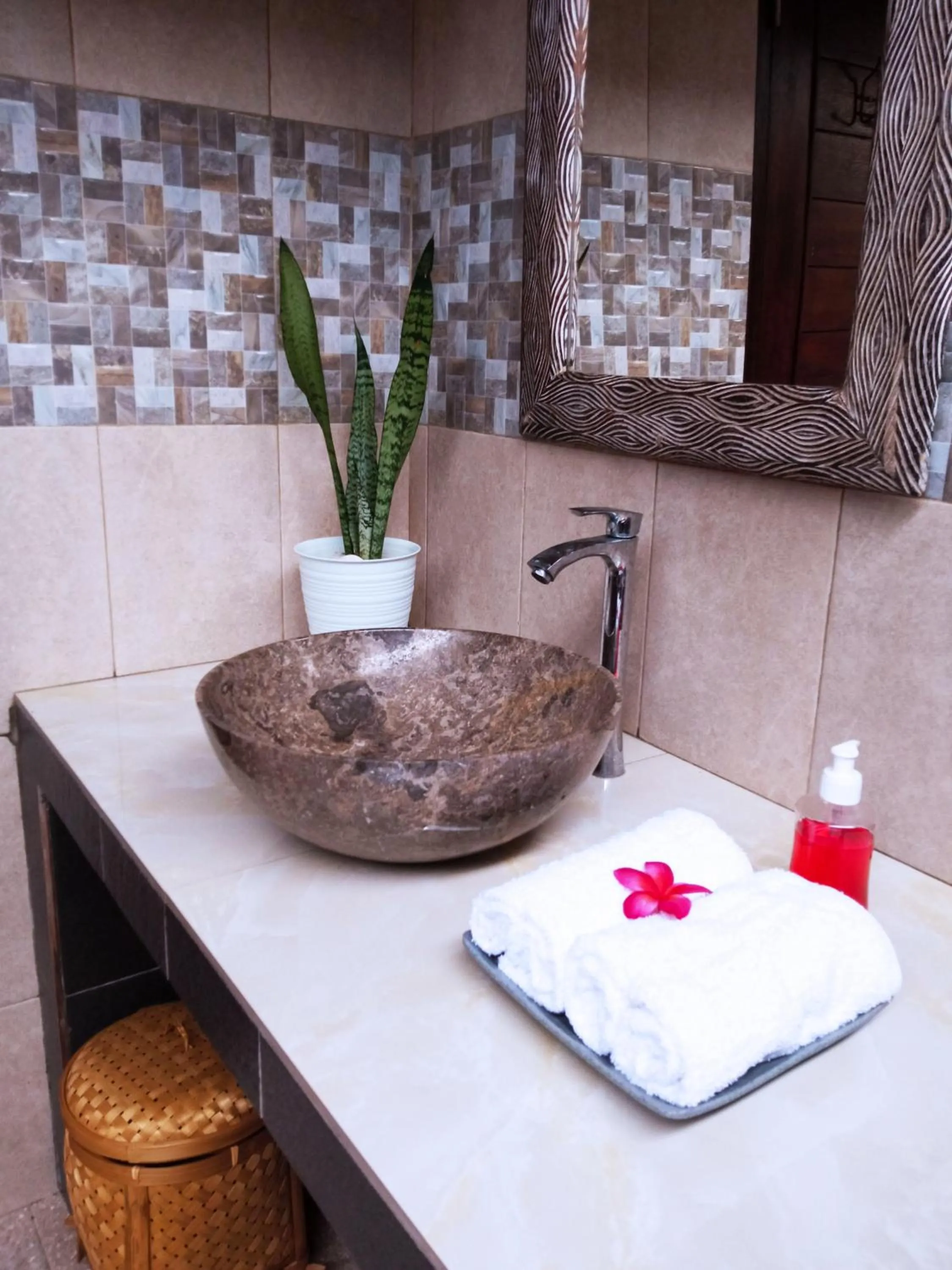 Bathroom in Tamiu Guesthouse at Desa Wisata Keramas Near Keramas Surf Beach