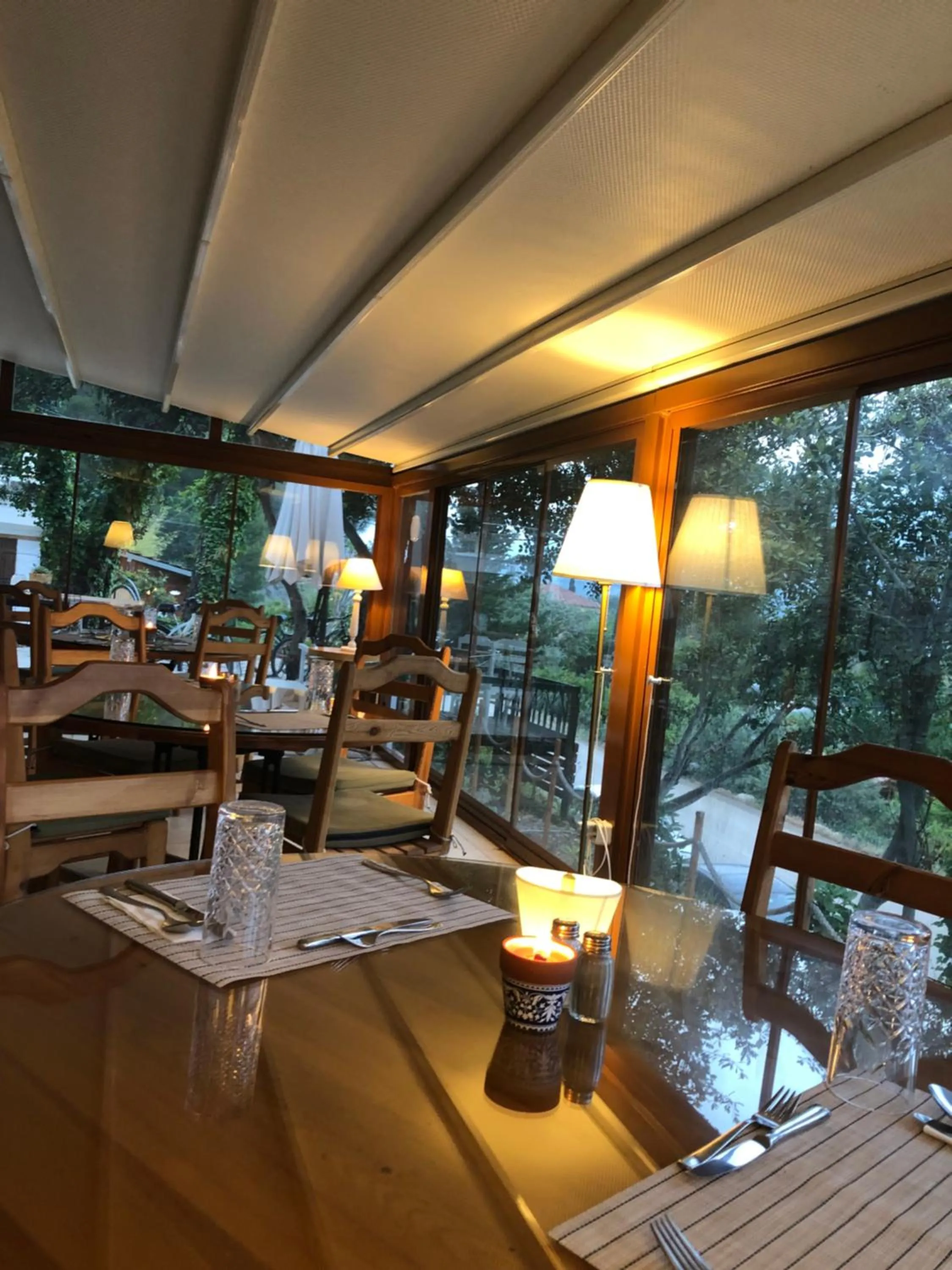 Restaurant/places to eat in Swiss Eviniz Hotel