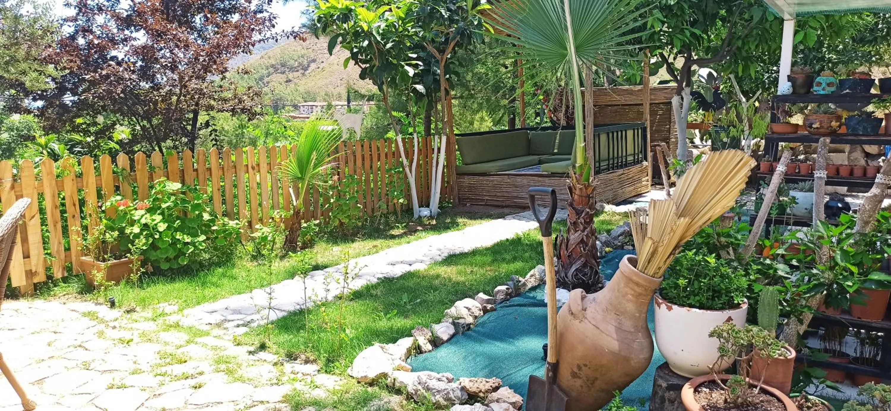 Garden in Swiss Eviniz Hotel