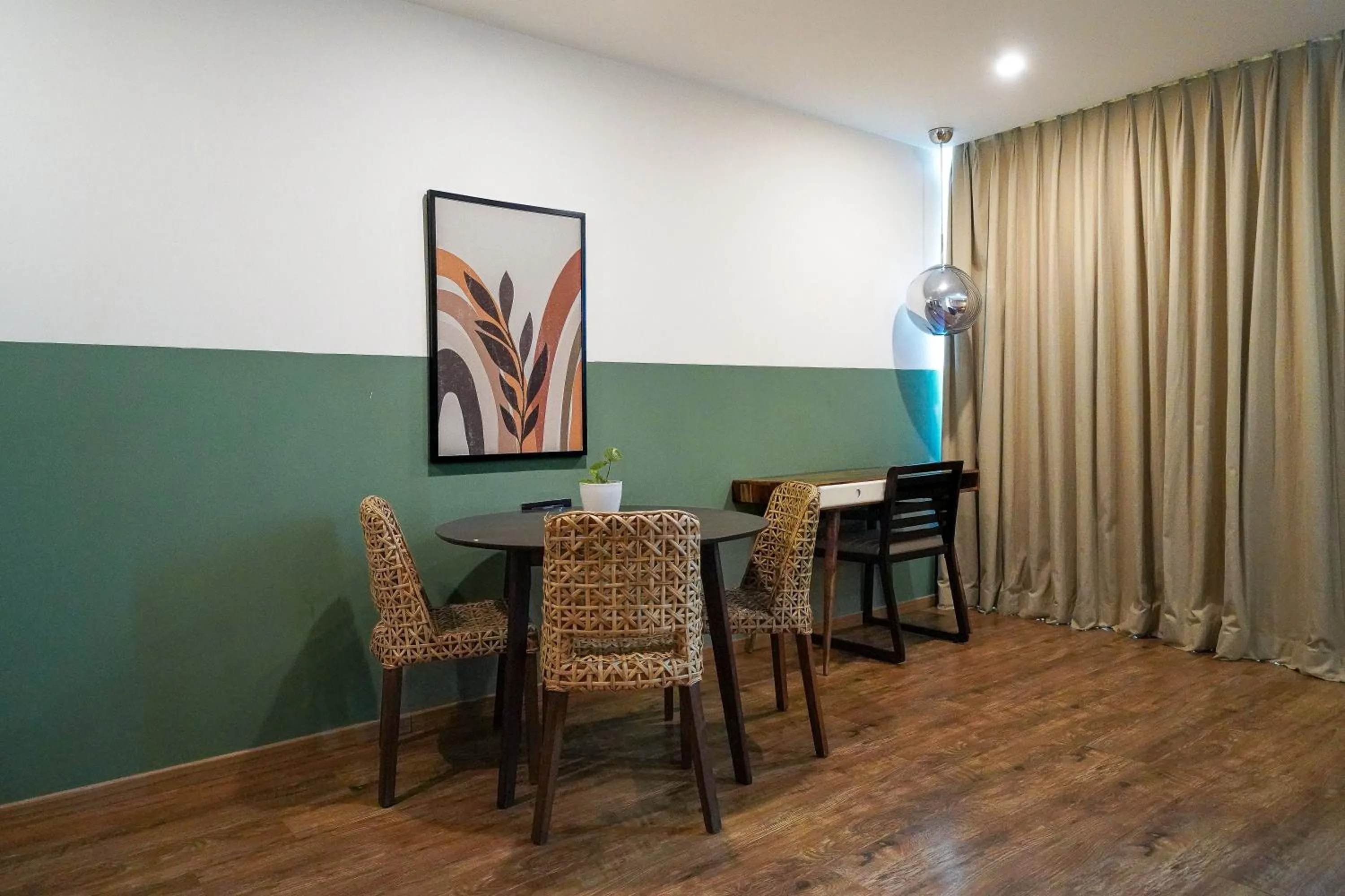 Seating area in Olive Hotel MG Road Dunsvirk Inn by Embassy Group