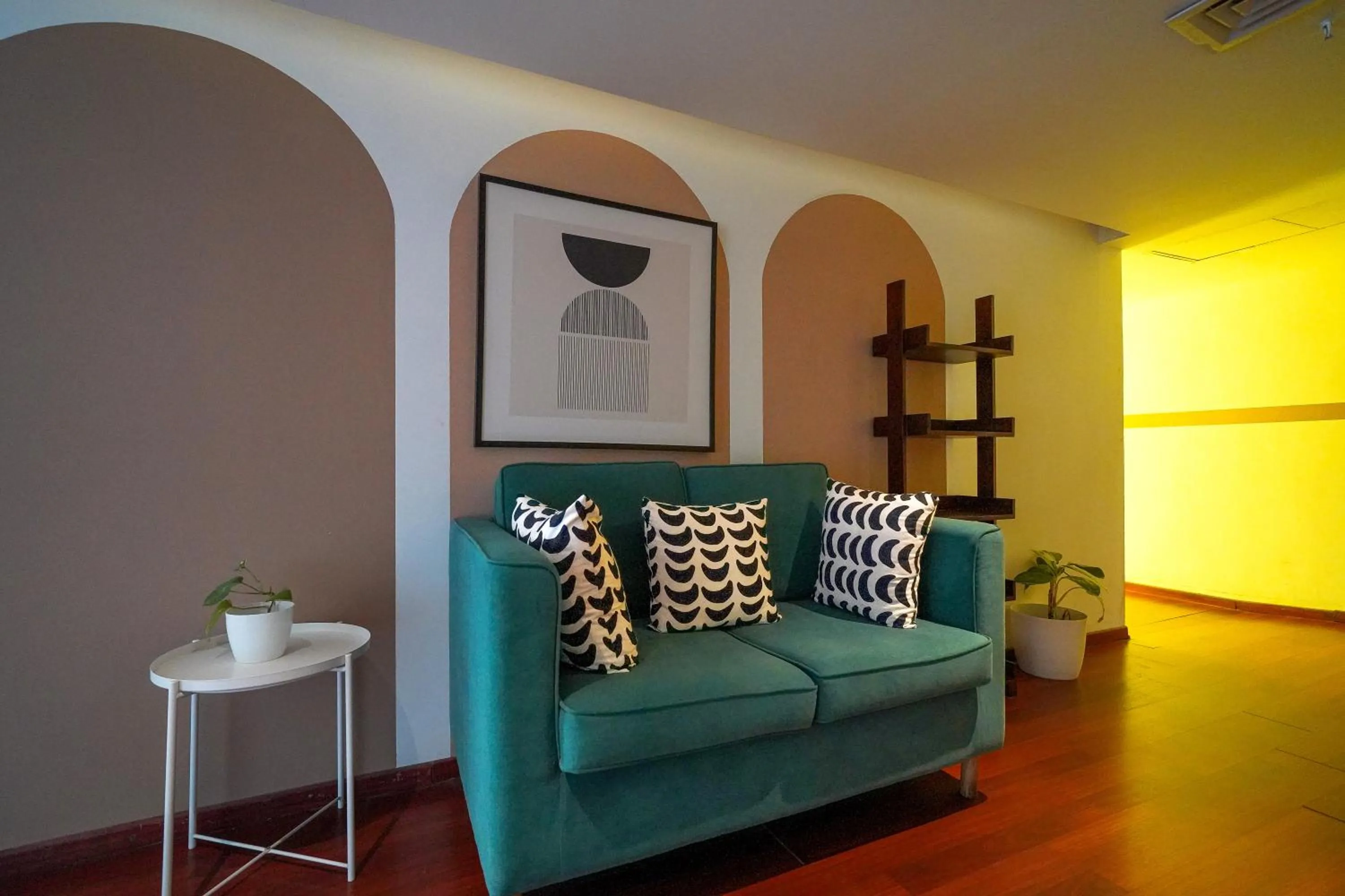 Seating area in Olive Hotel MG Road Dunsvirk Inn by Embassy Group