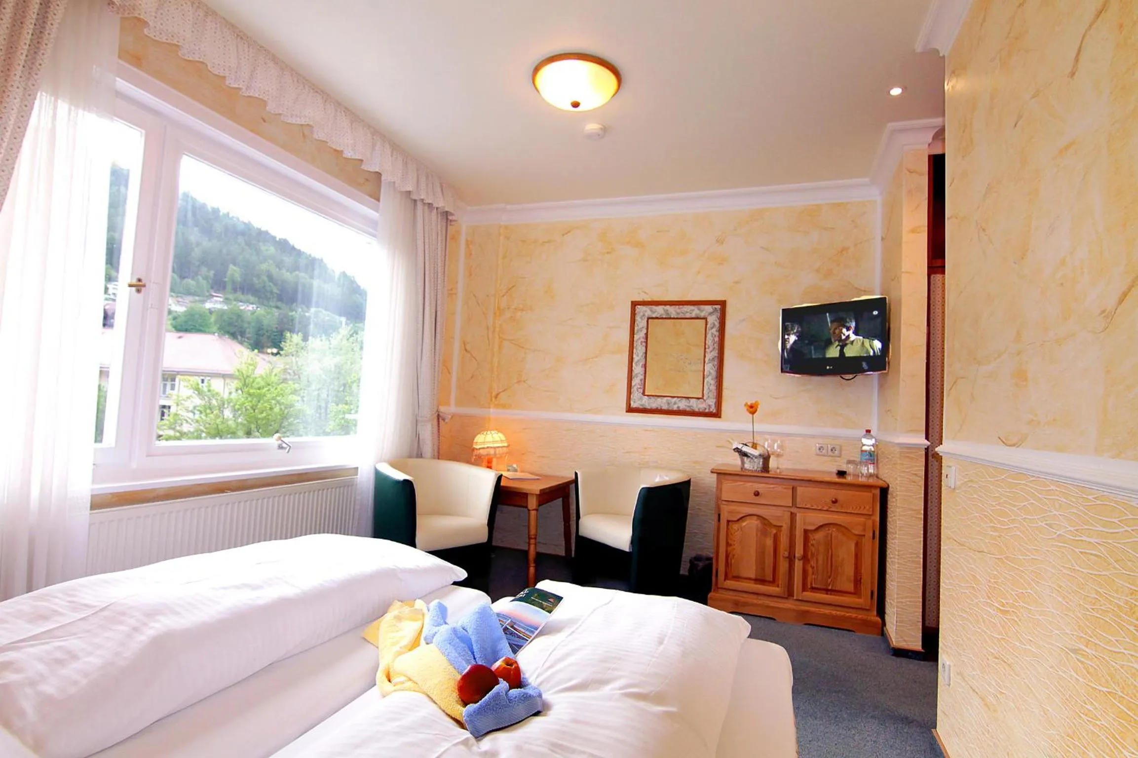 Day, Bed in Hotel Weingärtner