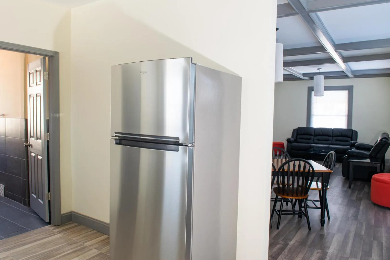 Kitchen or kitchenette in The Eastside Manor- With Private Yard & Free Parking, Minutes From Falls & Casino by Niagara Hospitality