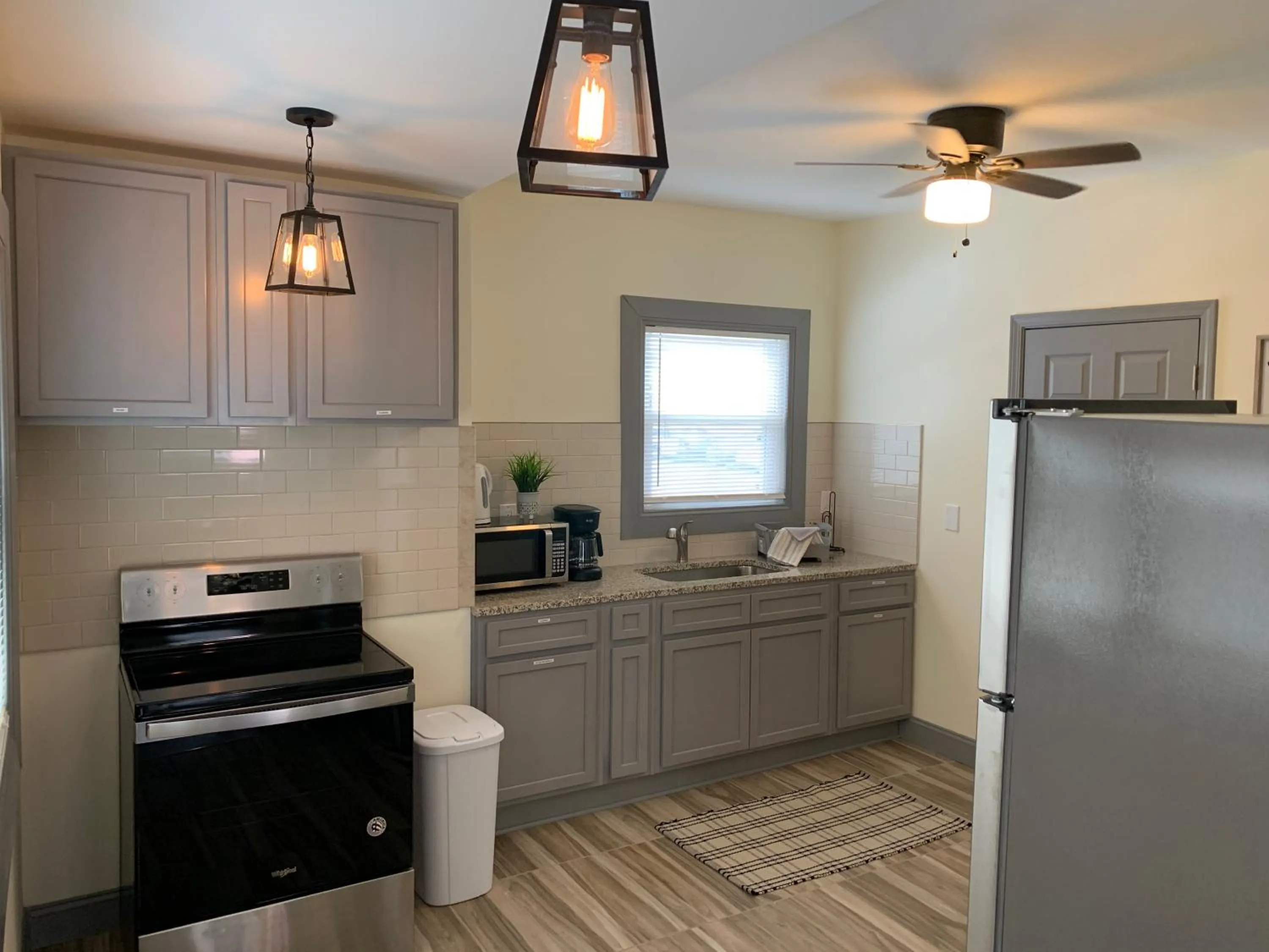 Kitchen or kitchenette in The Eastside Manor- With Private Yard & Free Parking, Minutes From Falls & Casino by Niagara Hospitality