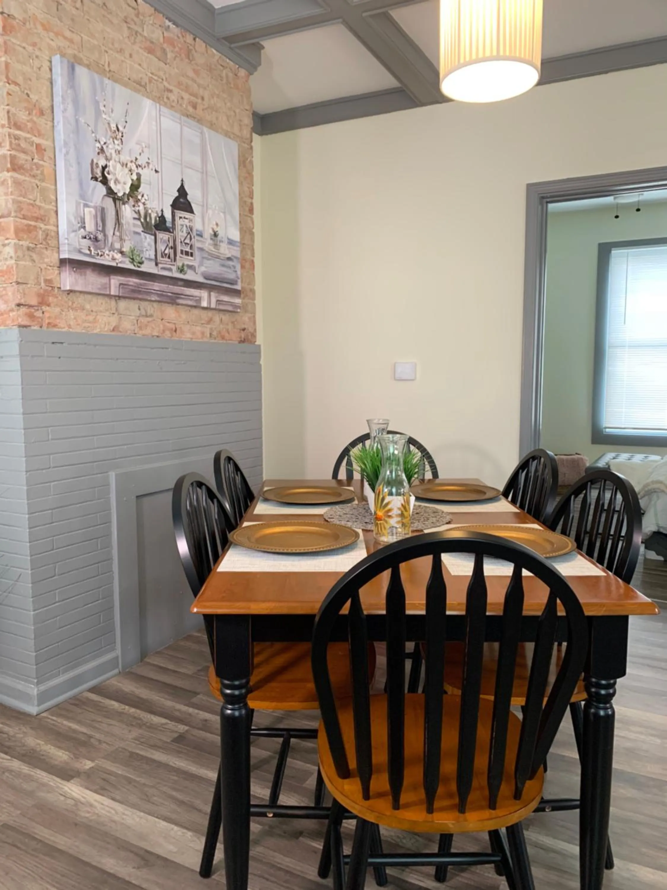 Dining area in The Eastside Manor- With Private Yard & Free Parking, Minutes From Falls & Casino by Niagara Hospitality