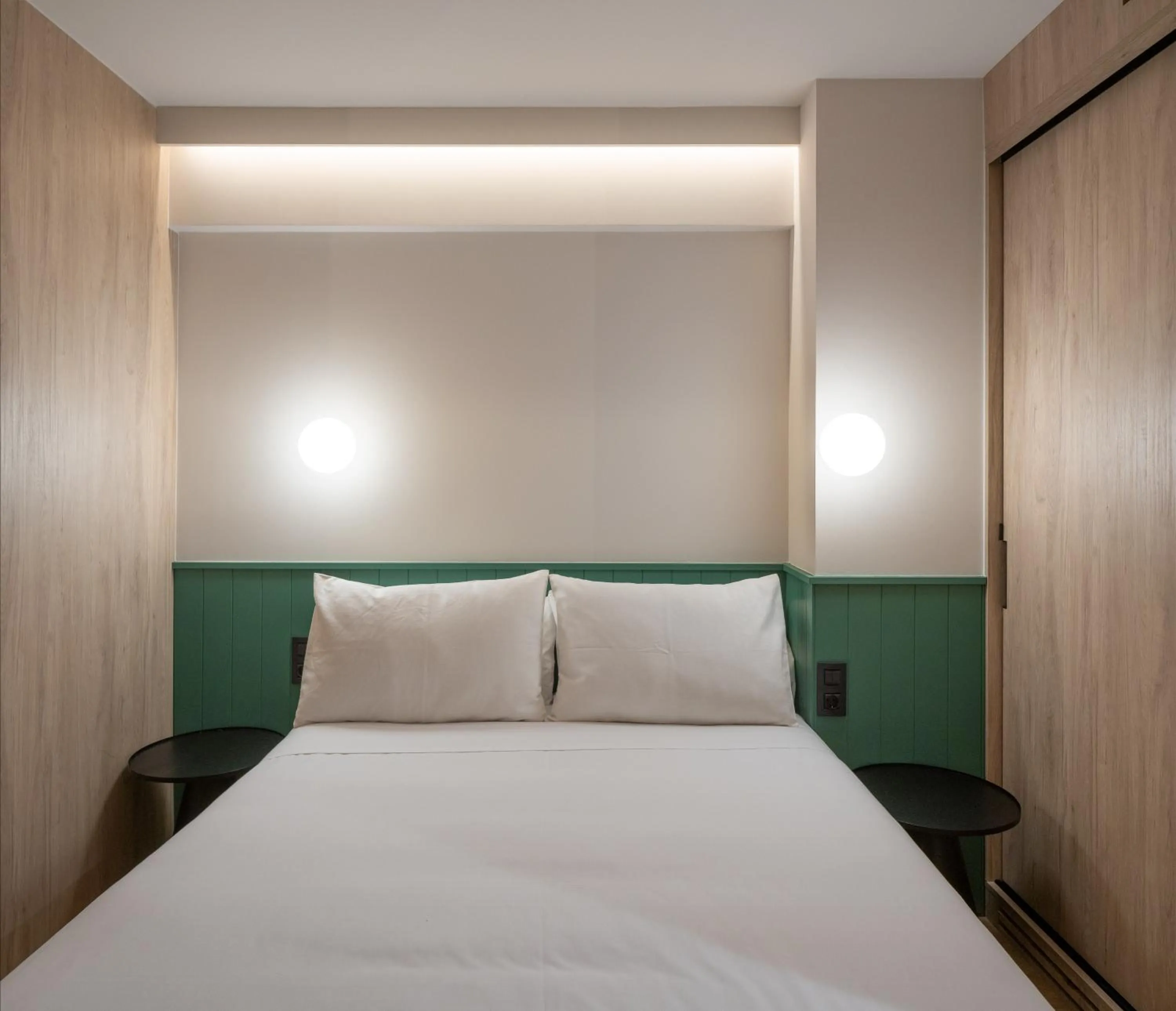 Bedroom, Bed in Líbere Bilbao Museo