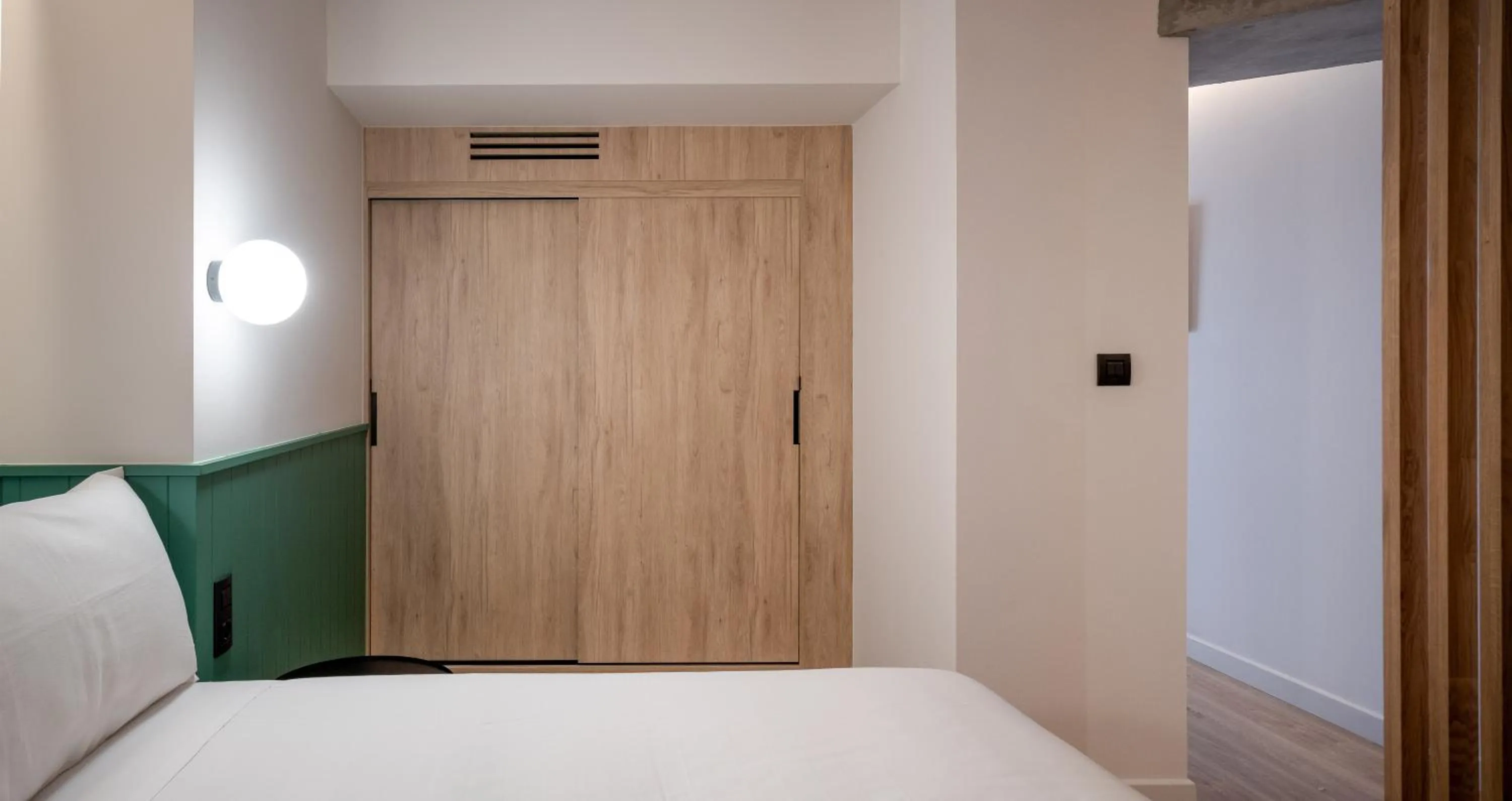 Bedroom, Bed in Líbere Bilbao Museo