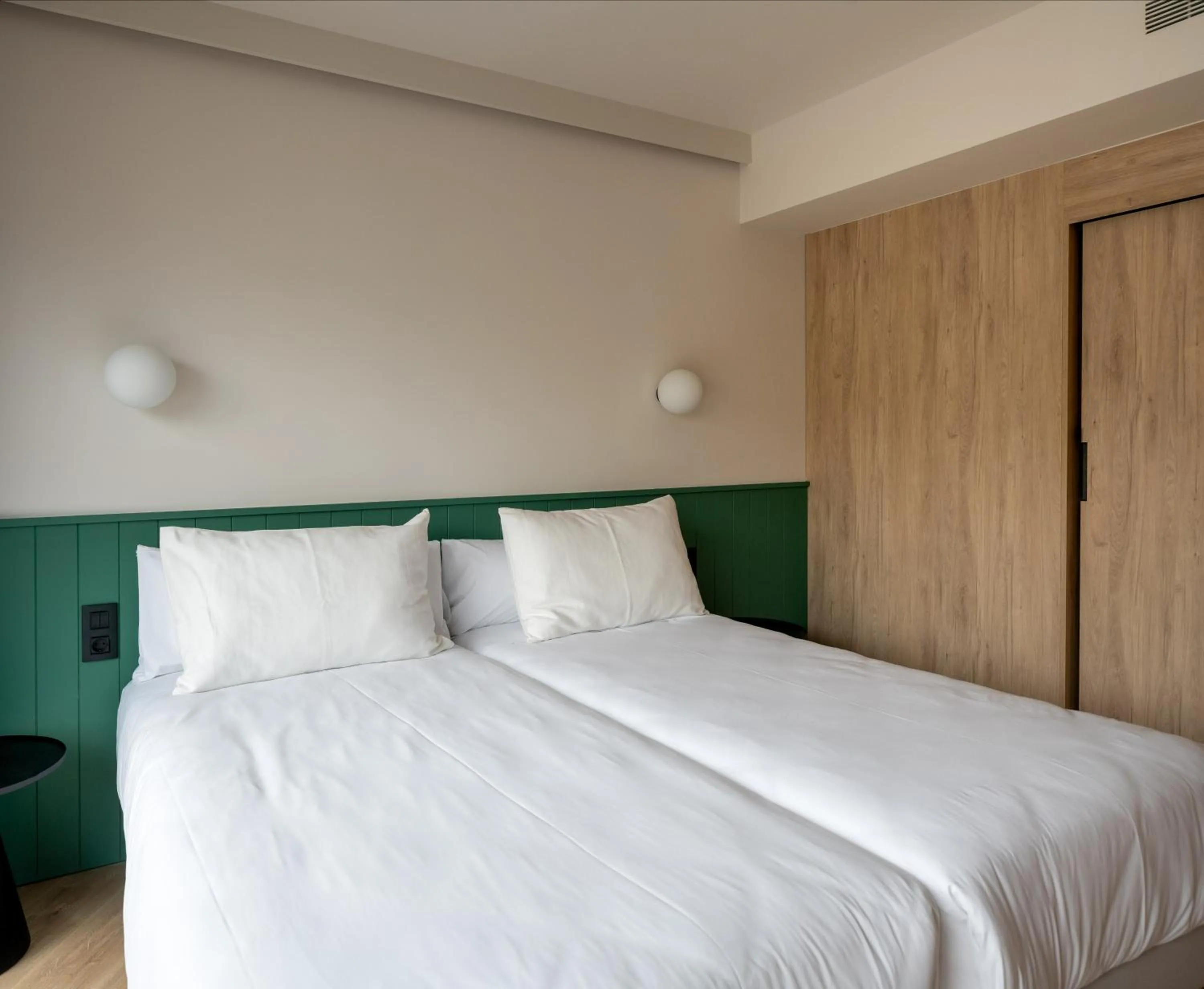 Bedroom, Bed in Líbere Bilbao Museo