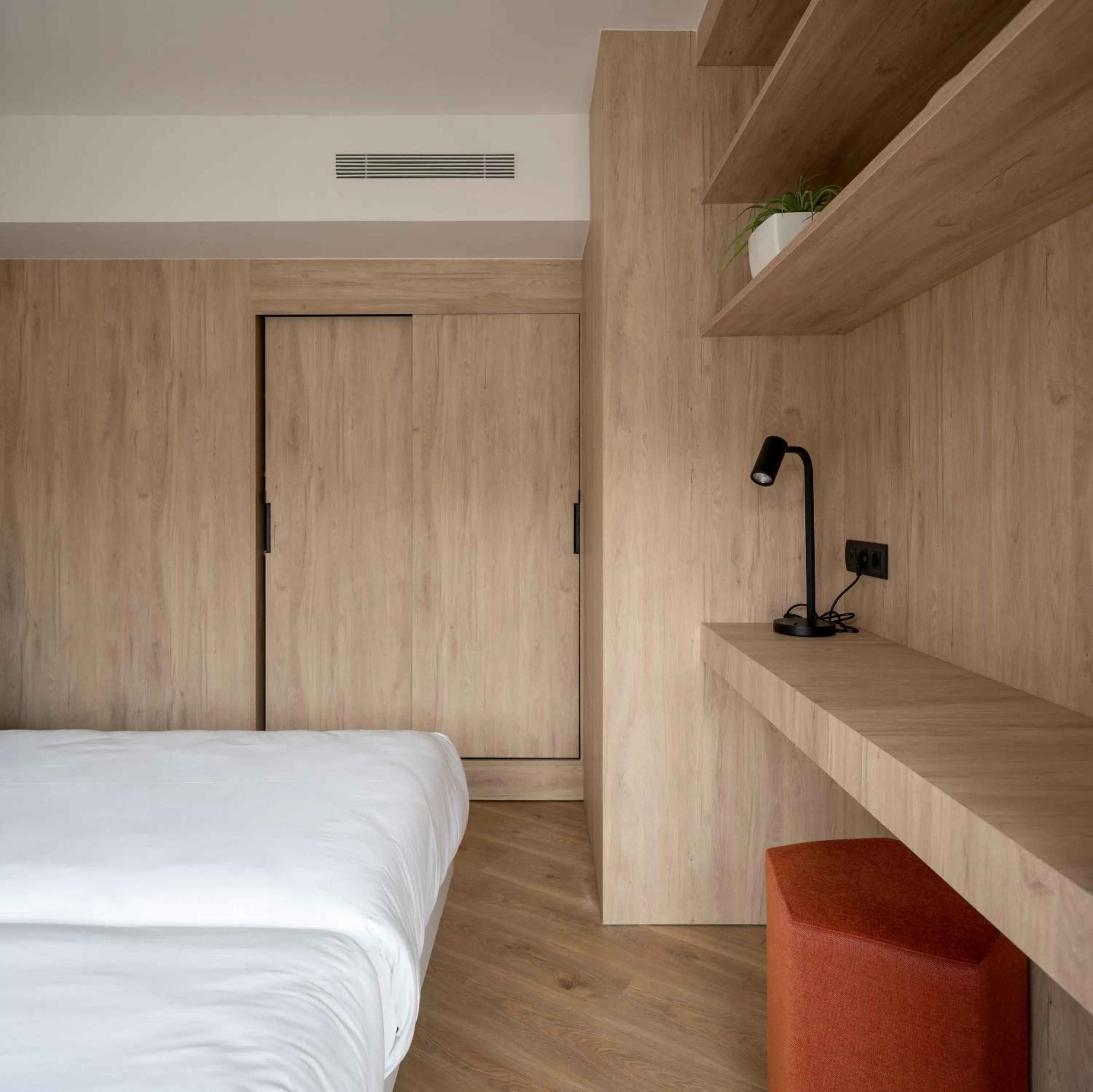 Bedroom, Bed in Líbere Bilbao Museo