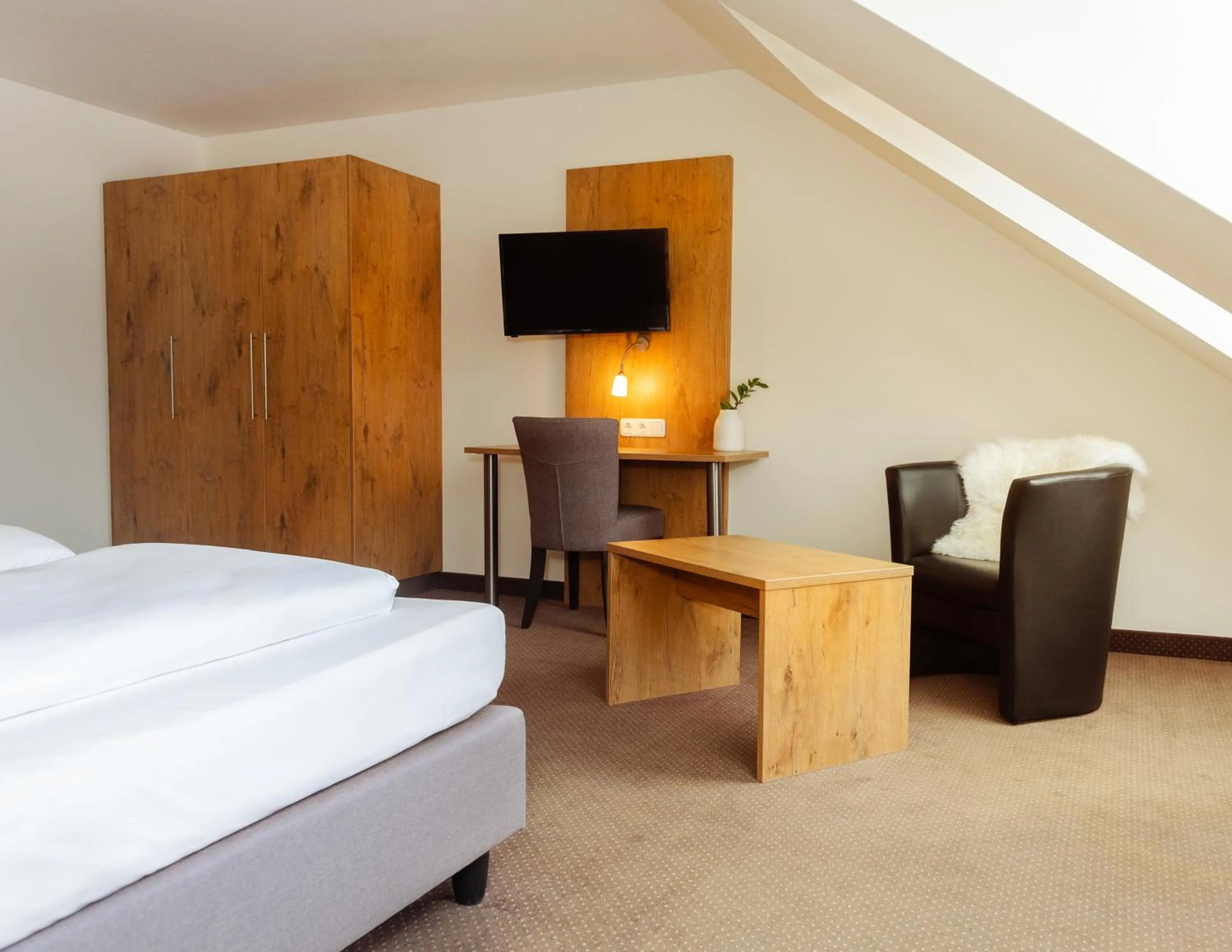 Bedroom, Bed in Hotel am Hachinger Bach by Blattl