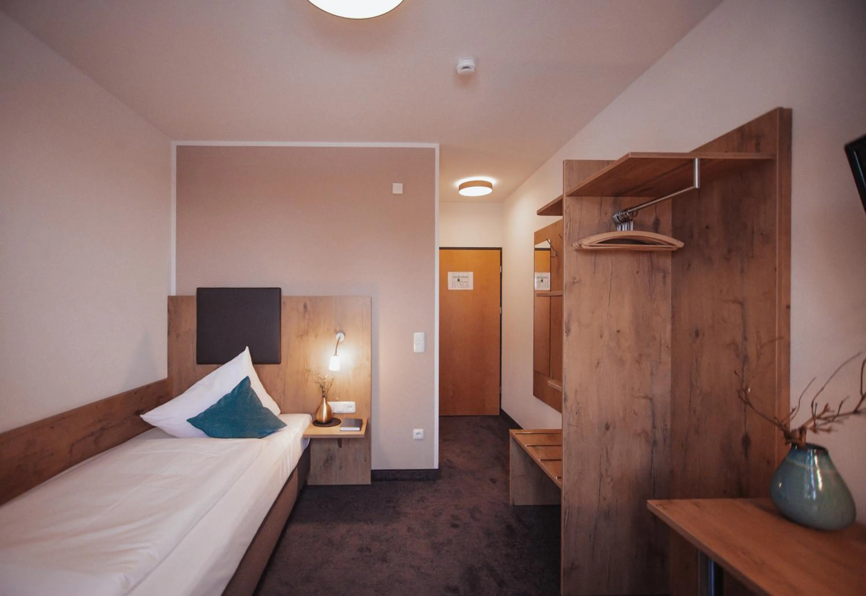 Photo of the whole room, Bed in Hotel am Hachinger Bach by Blattl