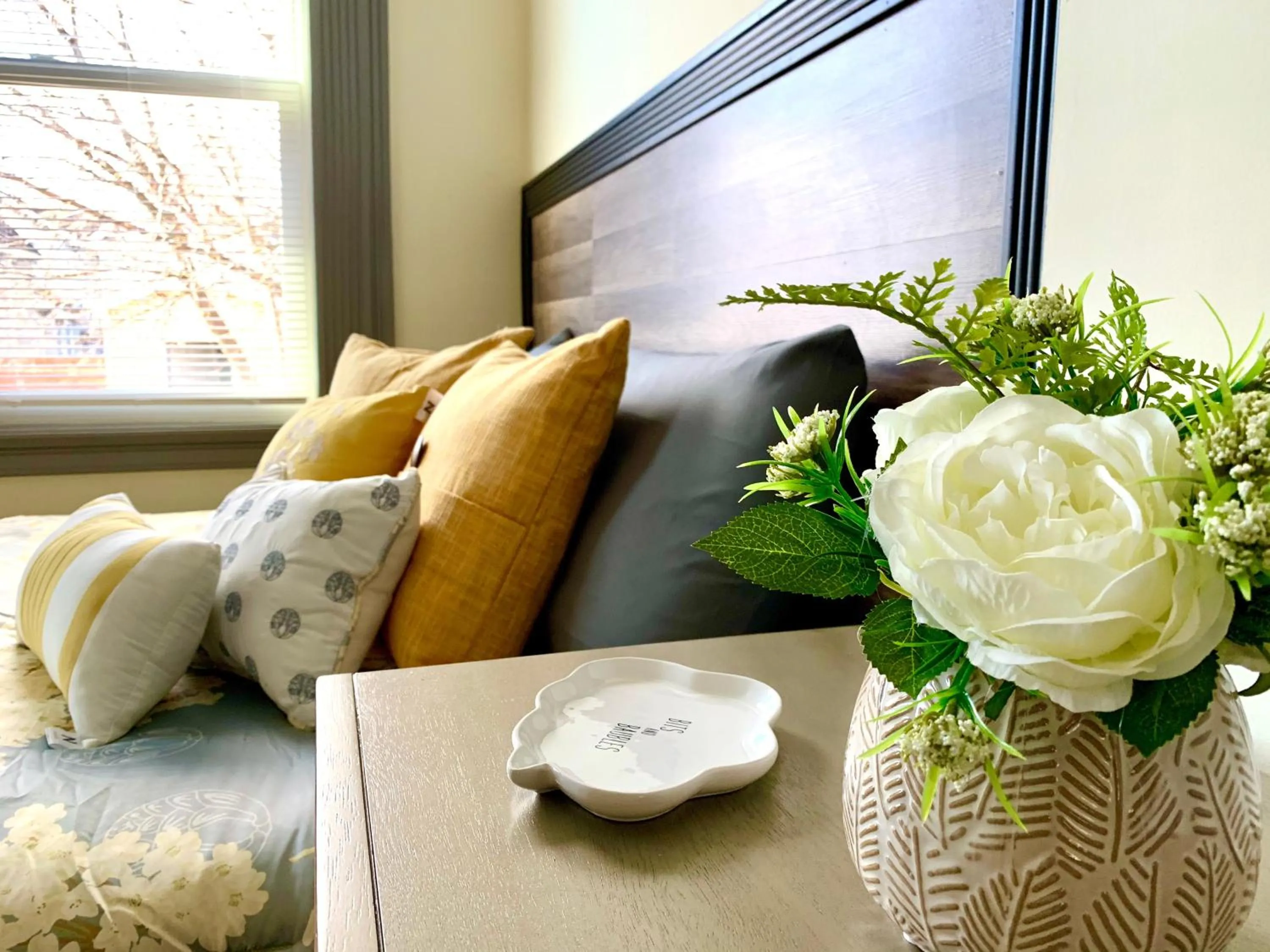 Bedroom in The Iron Scow - With Private Yard & Free Parking, Minutes From Falls & Casino by Niagara Hospitality