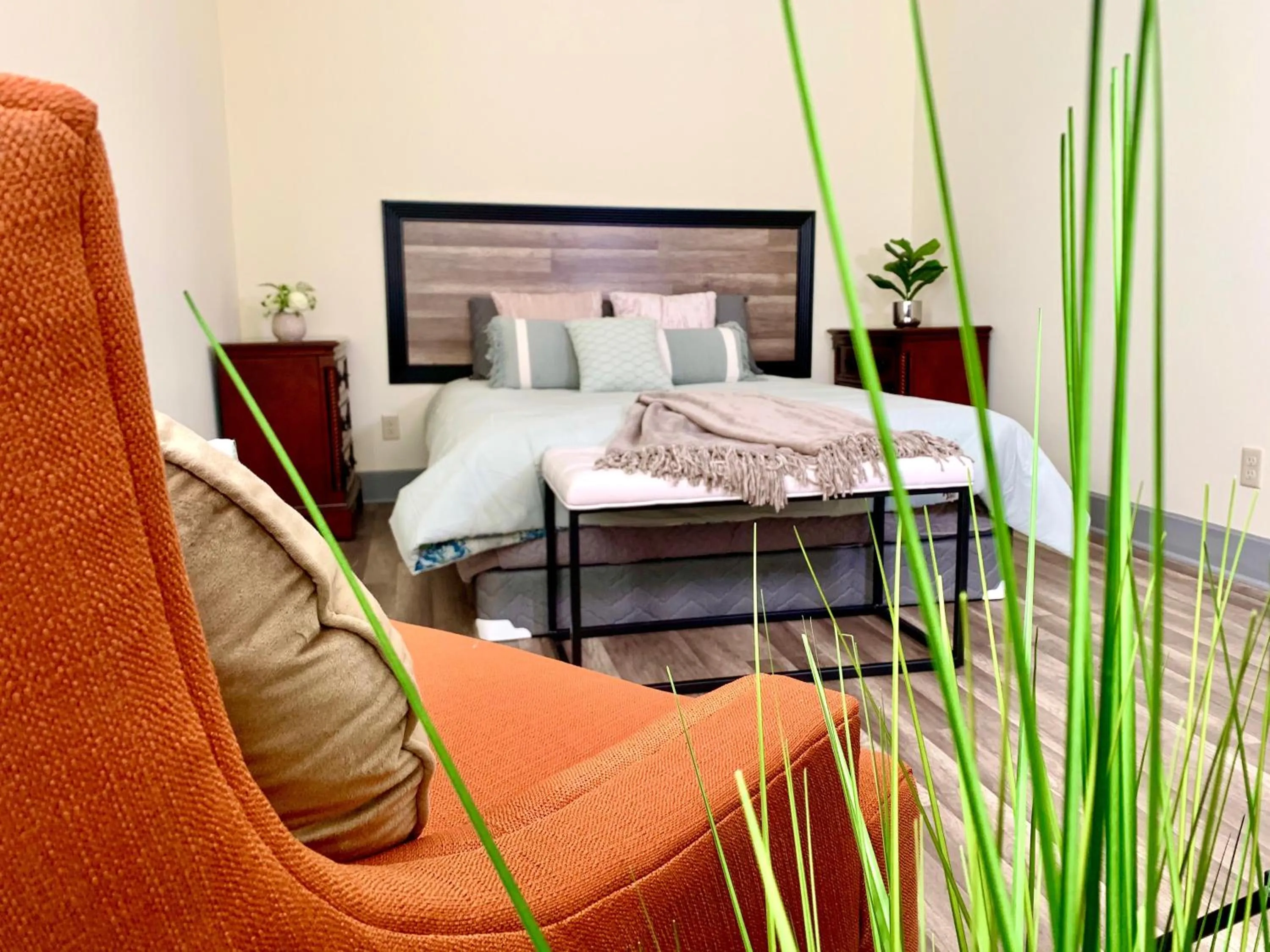 Bedroom, Bed in The Iron Scow - With Private Yard & Free Parking, Minutes From Falls & Casino by Niagara Hospitality