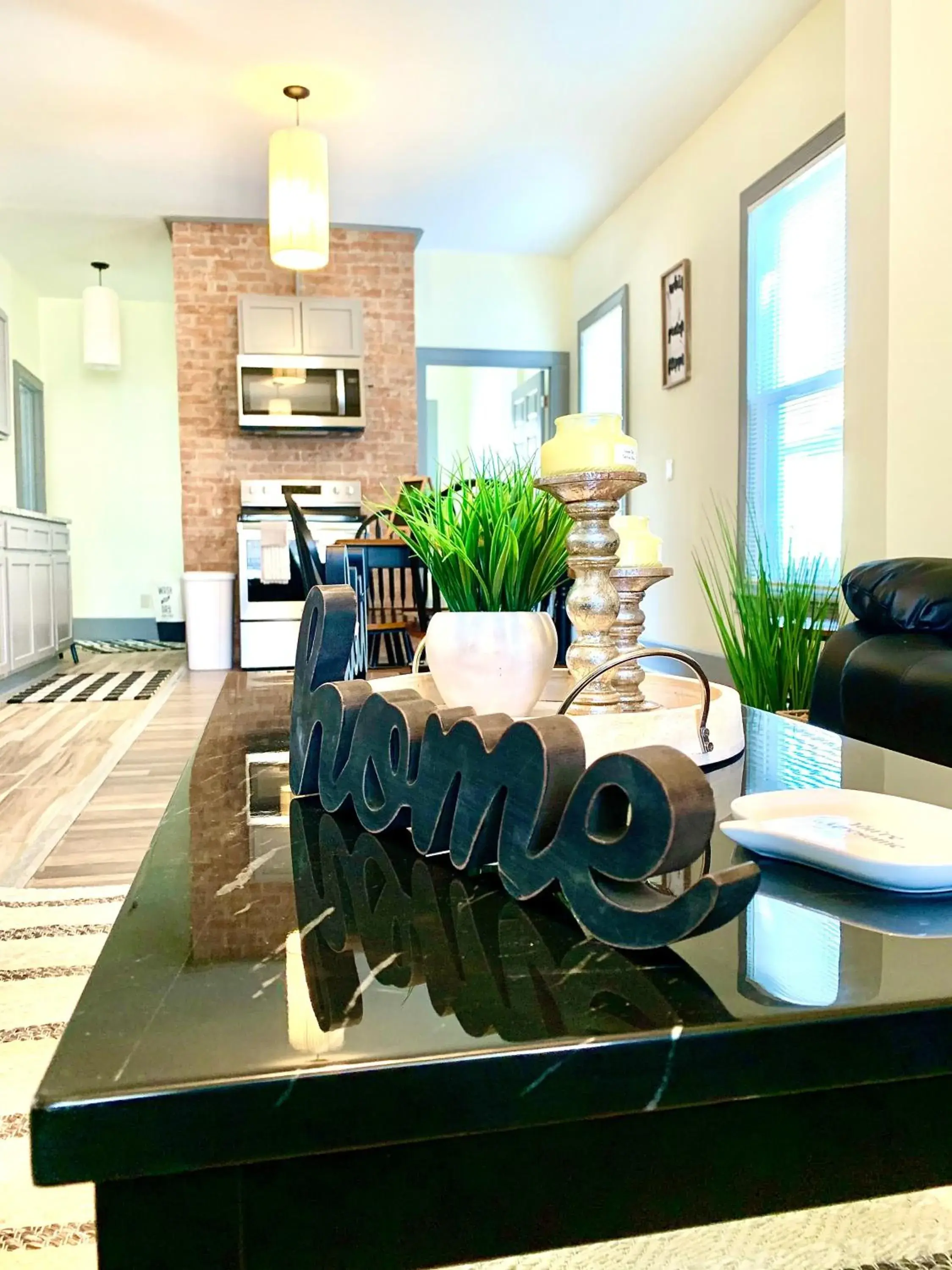 The Iron Scow - With Private Yard & Free Parking, Minutes From Falls & Casino by Niagara Hospitality The Iron Scow - With Private Yard & Free Parking, Minutes From Falls & Casino by Niagara Hospitality