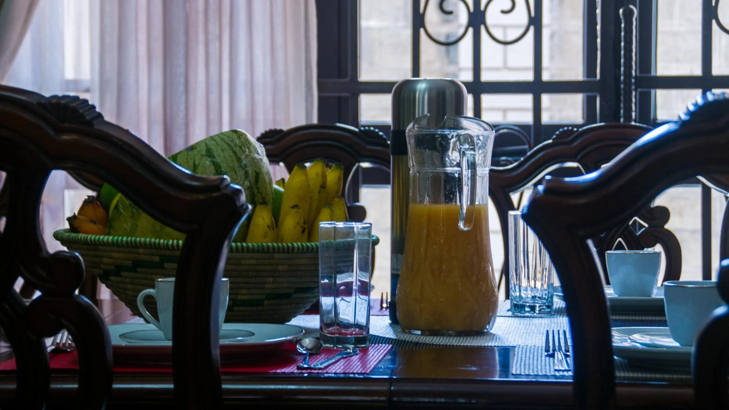 Food and drinks in Bona Safari Villa Bunamwaya