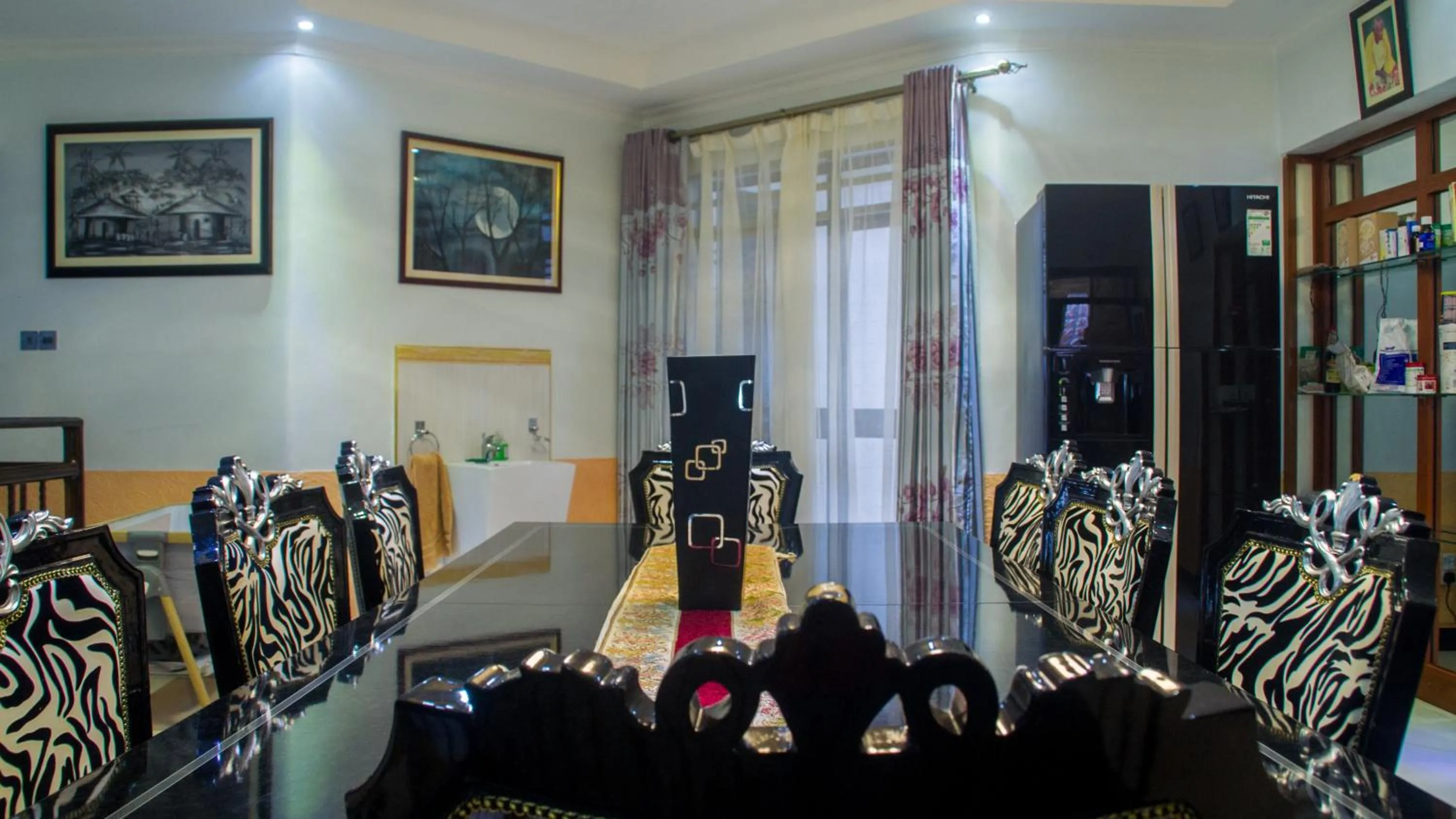 Dining area in Bona Safari Villa Bunamwaya