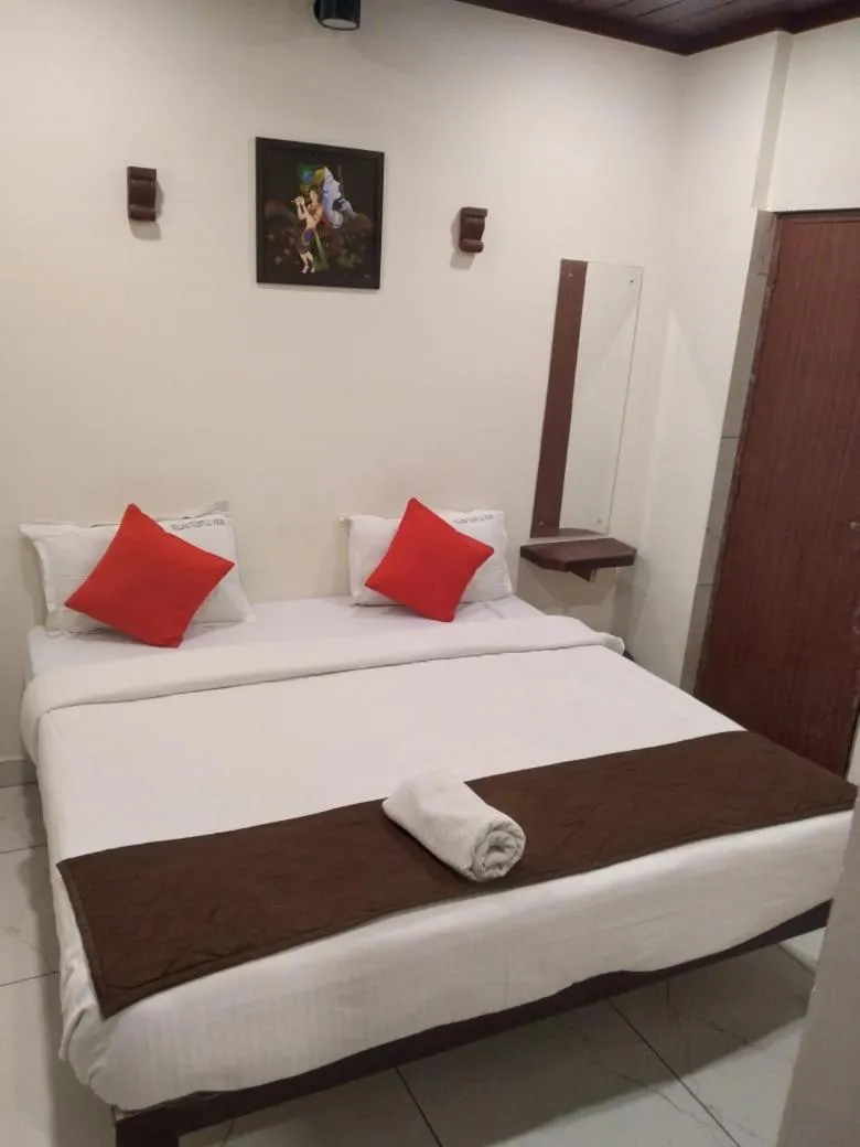 Bed in Velan Temple View