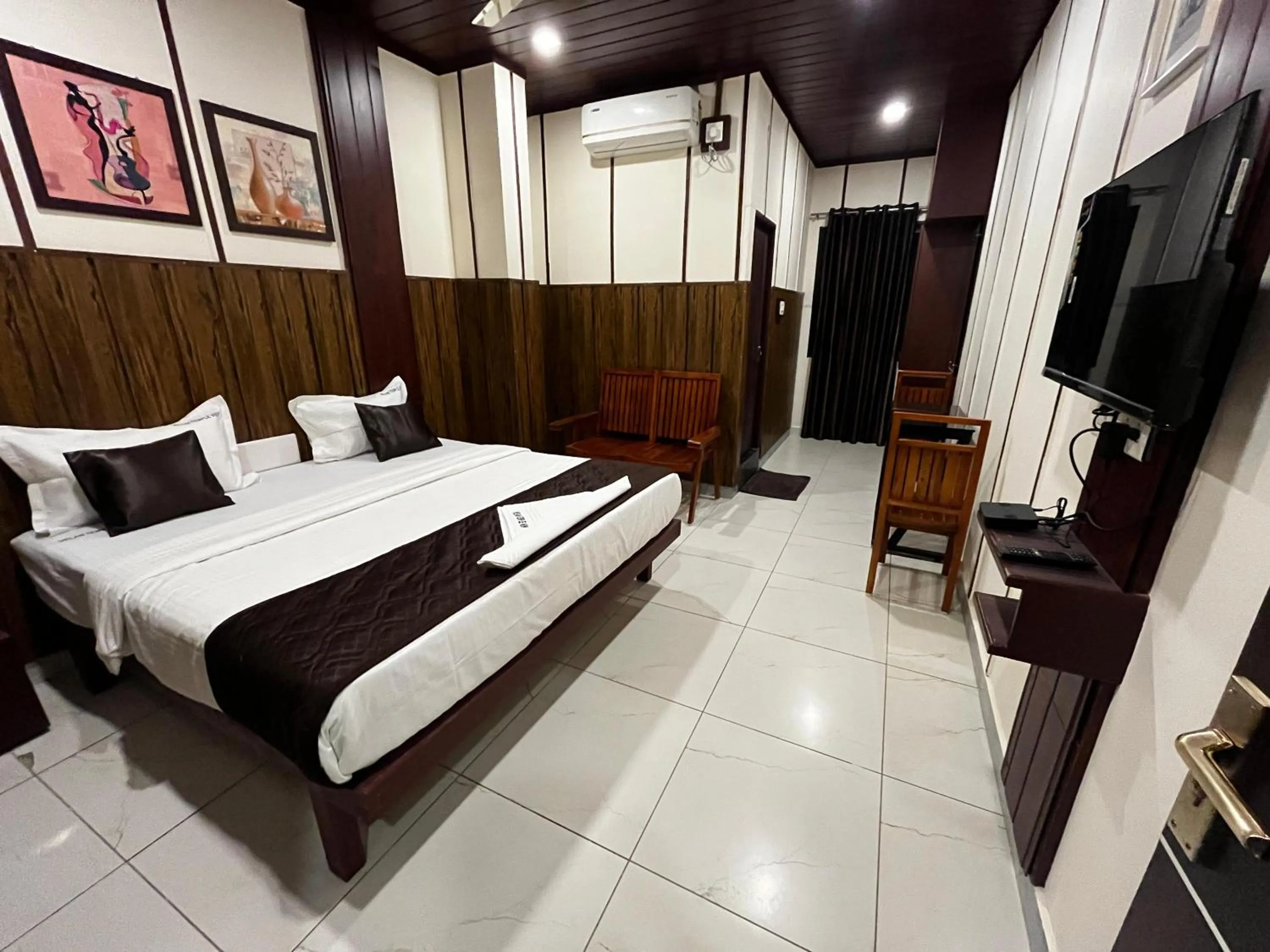 Bed in Velan Temple View