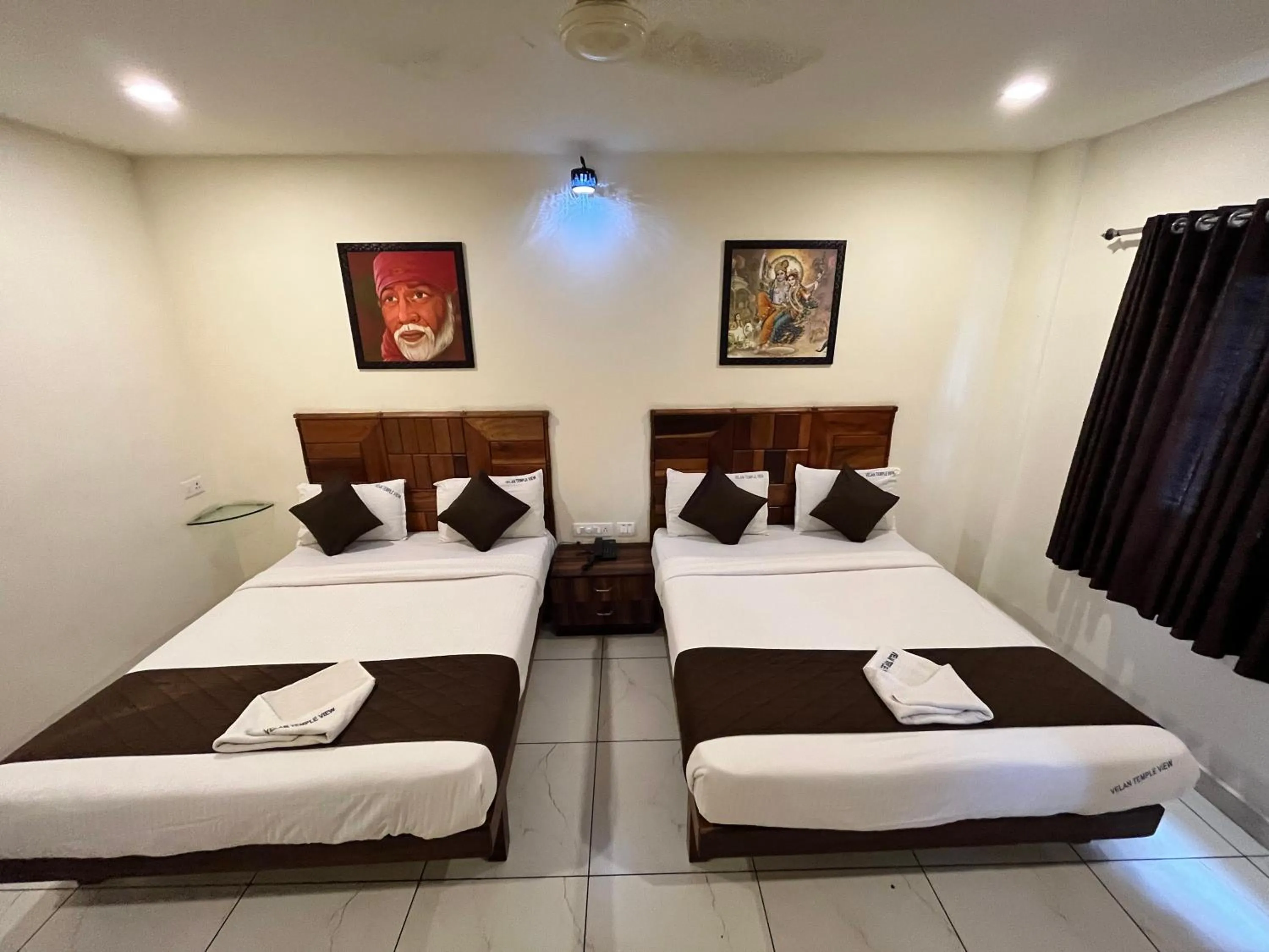 Photo of the whole room, Bed in Velan Temple View