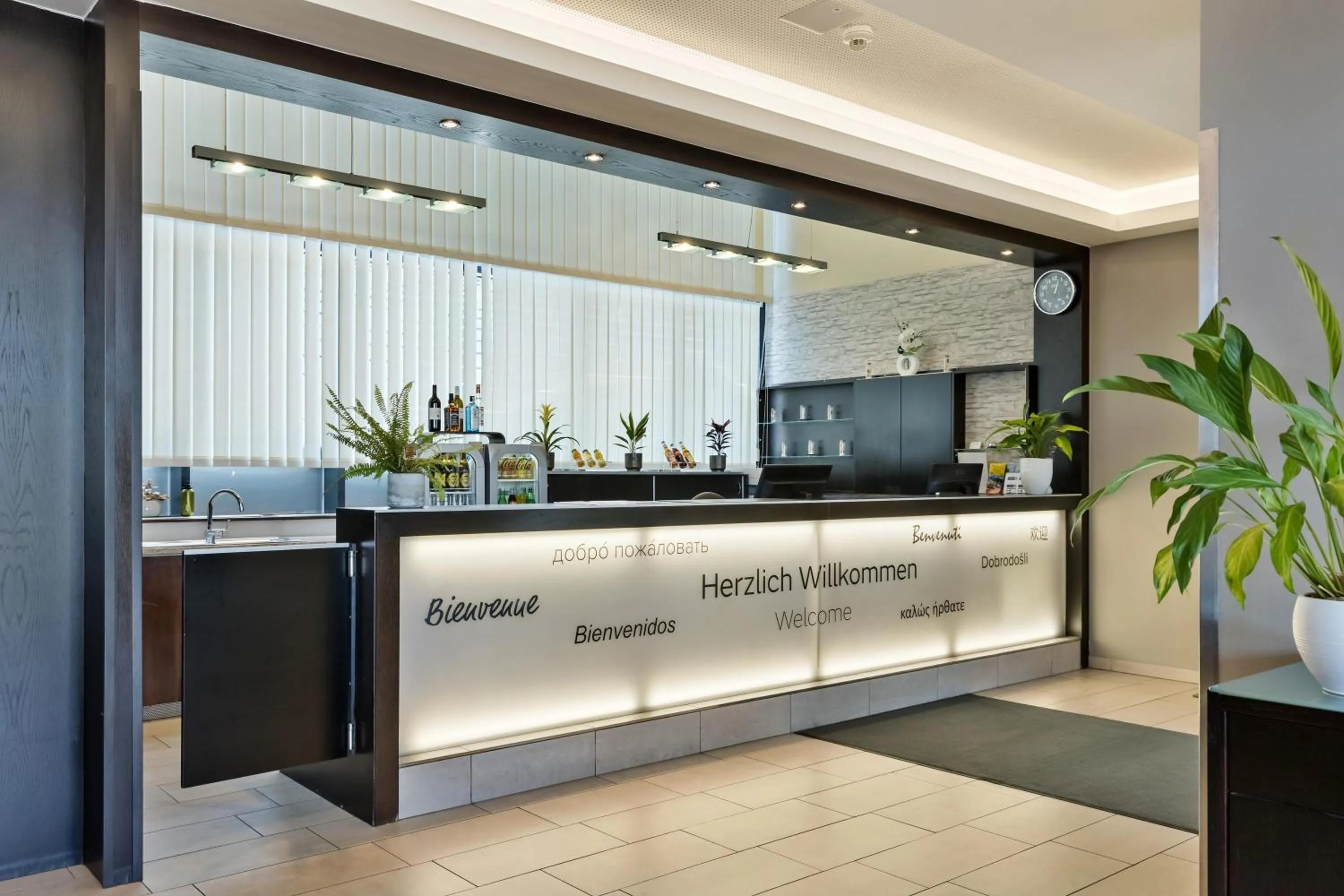 Lobby or reception in Austria Trend Hotel Salzburg Messe