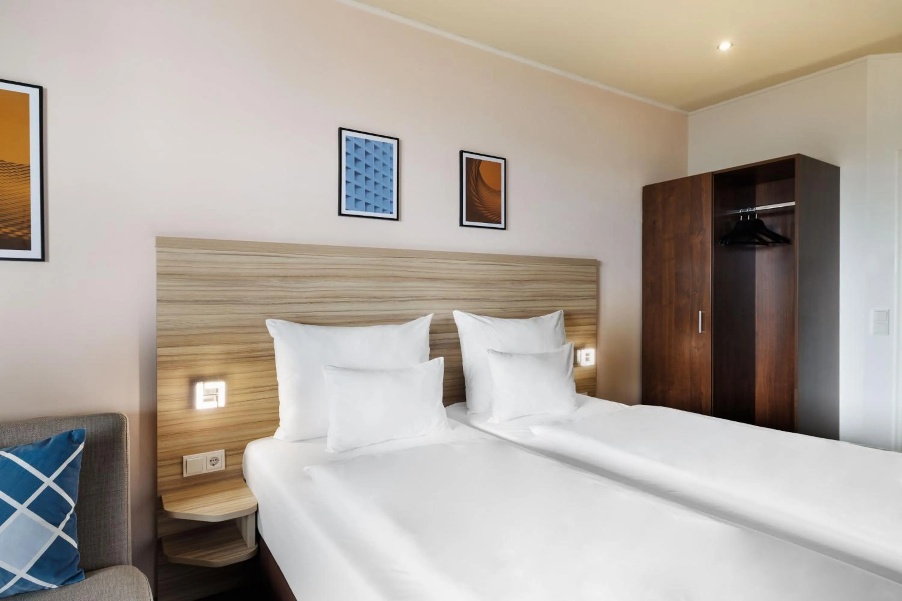Bed in Four Points Flex by Sheraton Salzburg Messe