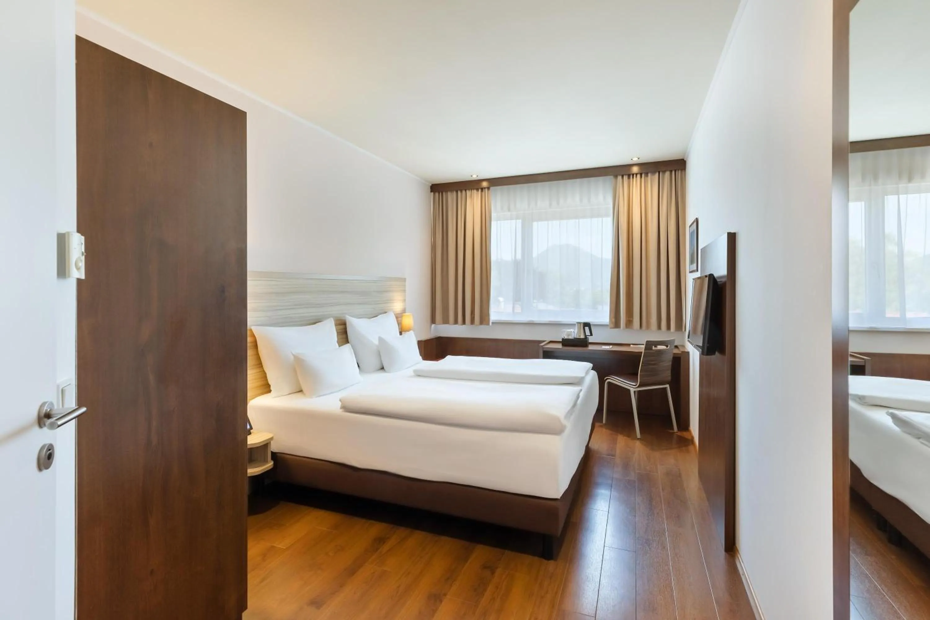 Bed in Austria Trend Hotel Salzburg Messe