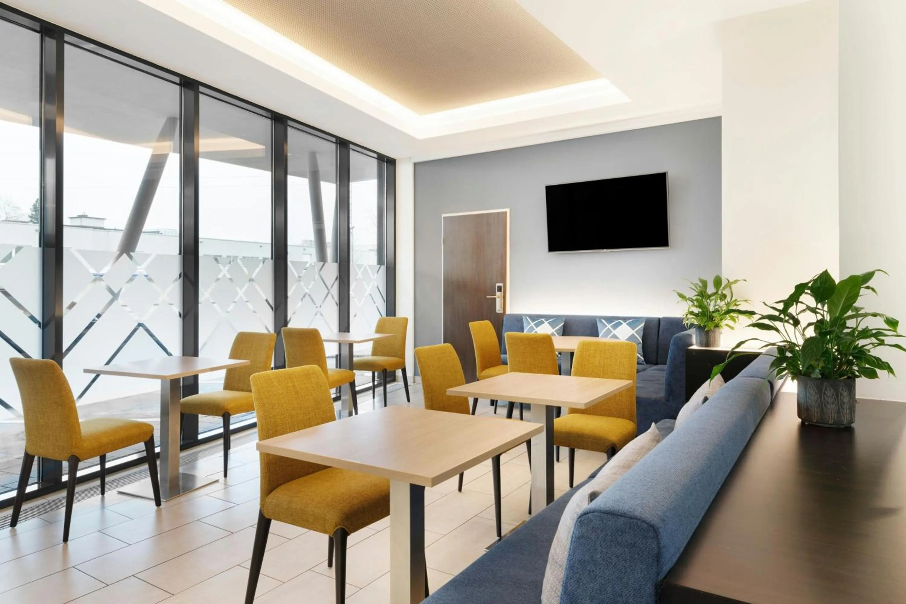 Lobby or reception in Four Points Flex by Sheraton Salzburg Messe