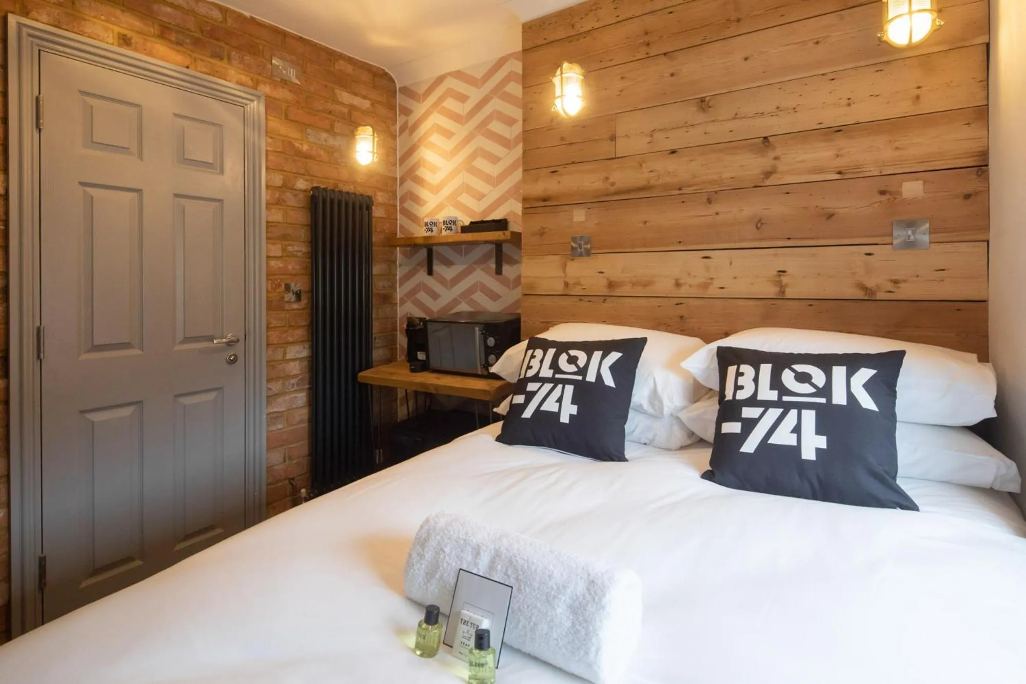 Photo of the whole room, Bed in Blok-74