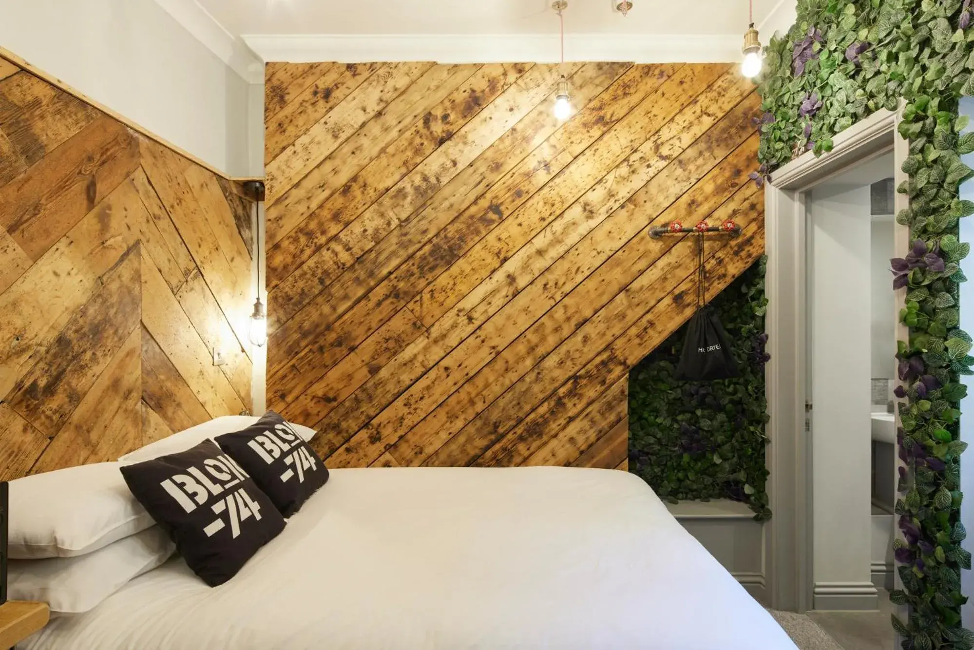 Small Double Room in Blok-74 Small Double Room in Blok-74