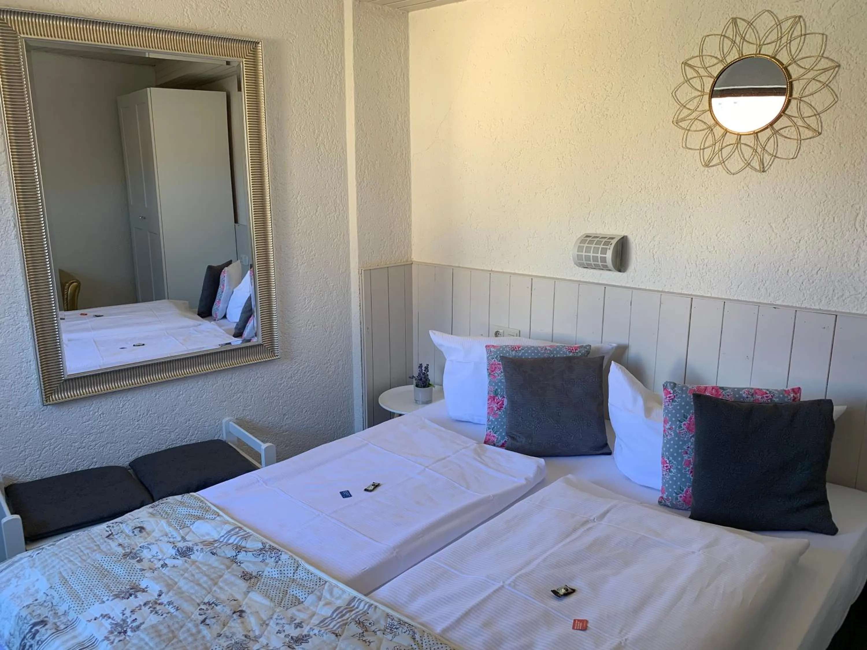 Photo of the whole room, Bed in Krone Britzingen