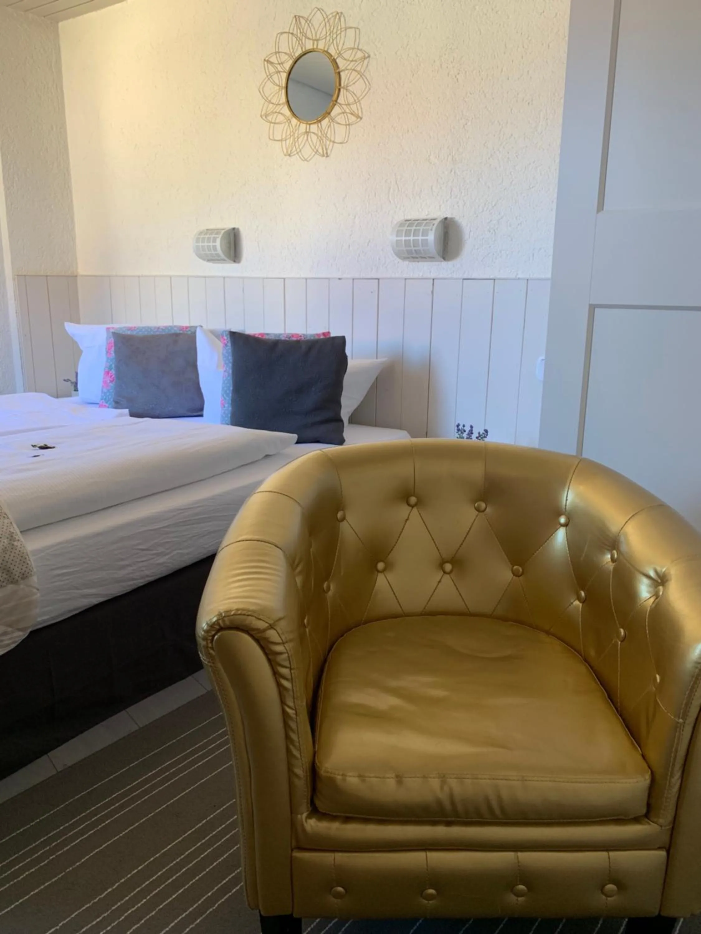 Photo of the whole room, Bed in Krone Britzingen