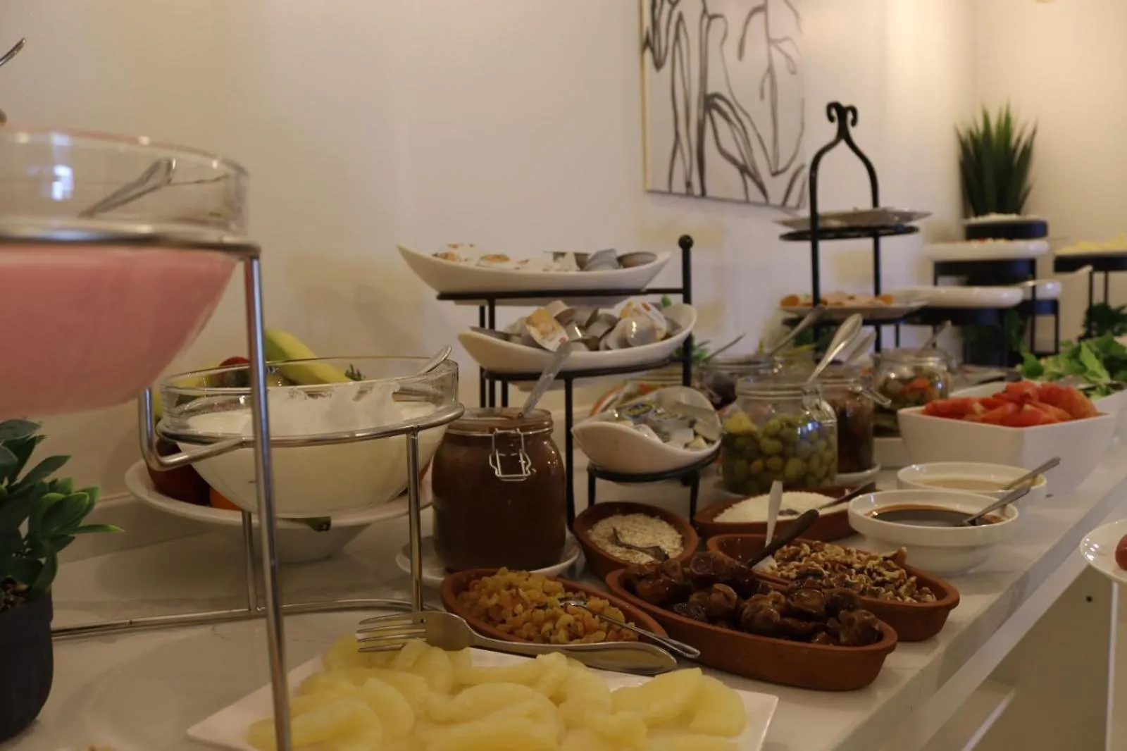 Restaurant/places to eat in Twins Boutique Hotel