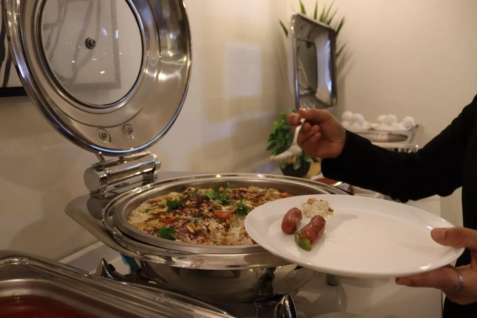 Restaurant/places to eat in Twins Boutique Hotel