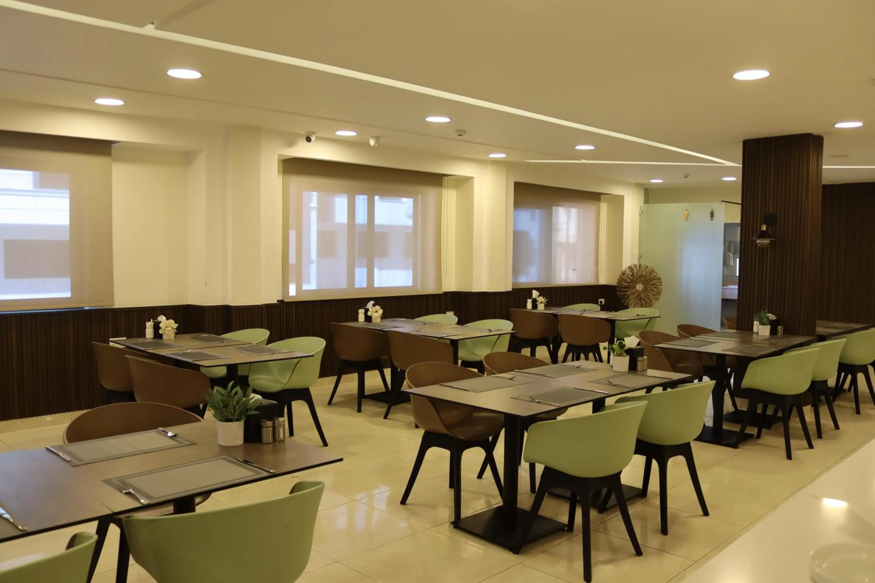 Restaurant/places to eat in Twins Boutique Hotel