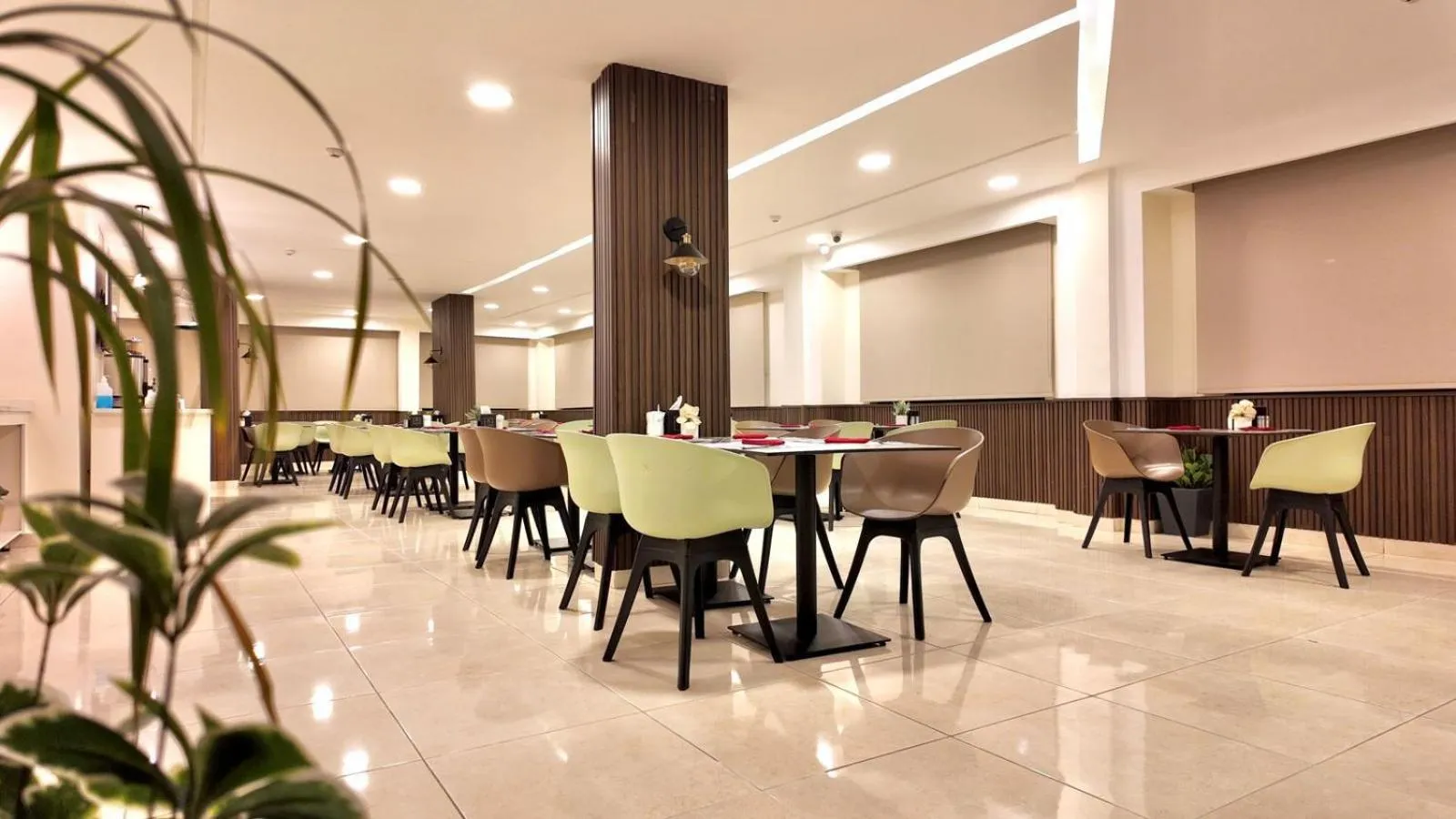 Restaurant/places to eat in Twins Boutique Hotel