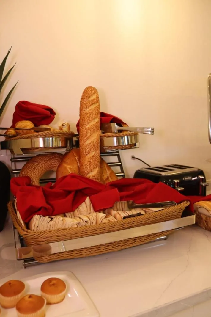 Restaurant/places to eat in Twins Boutique Hotel